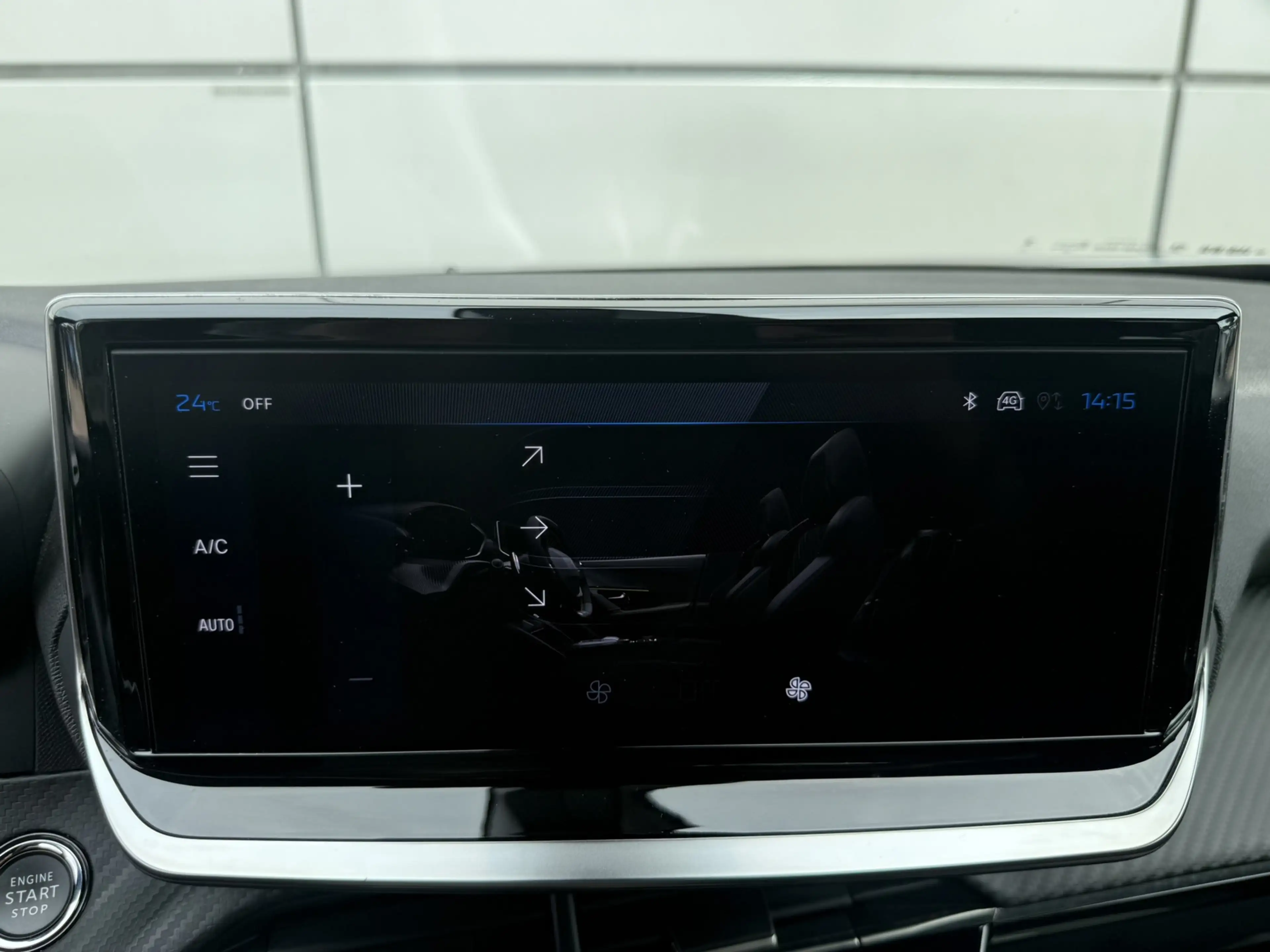 Peugeot 2008 1.2 Hybrid 136 Allure — photo 23