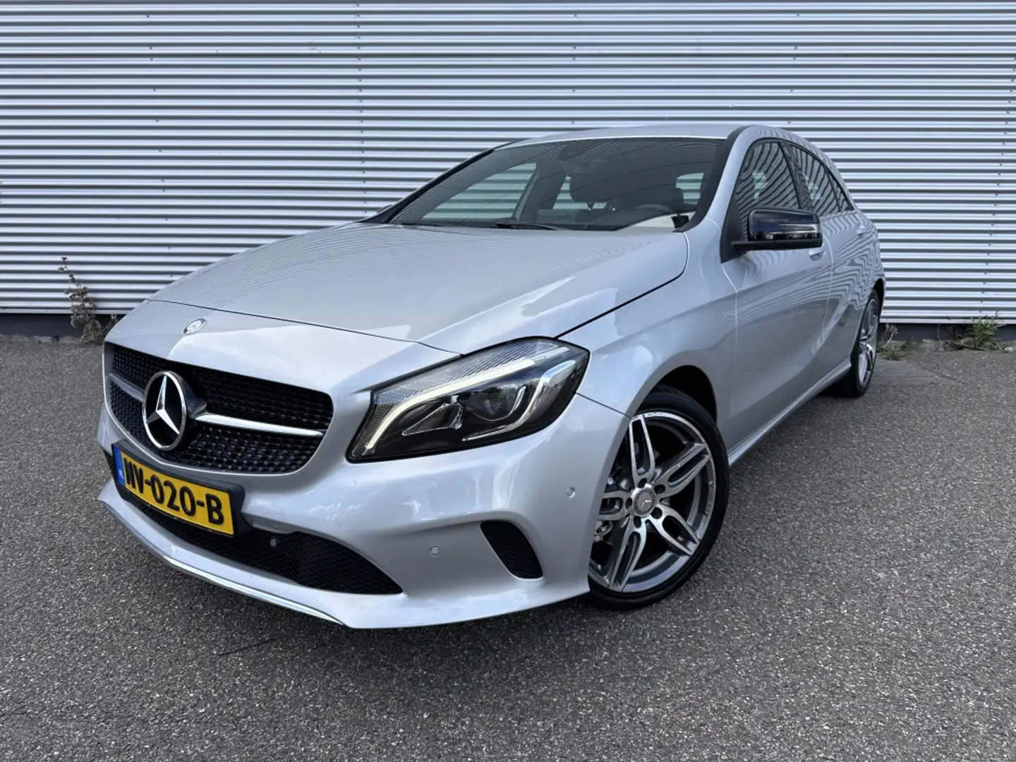 Mercedes-Benz A 180 Prestige AMG Automaat Leer Led Camera PDC Navi Gris - 1