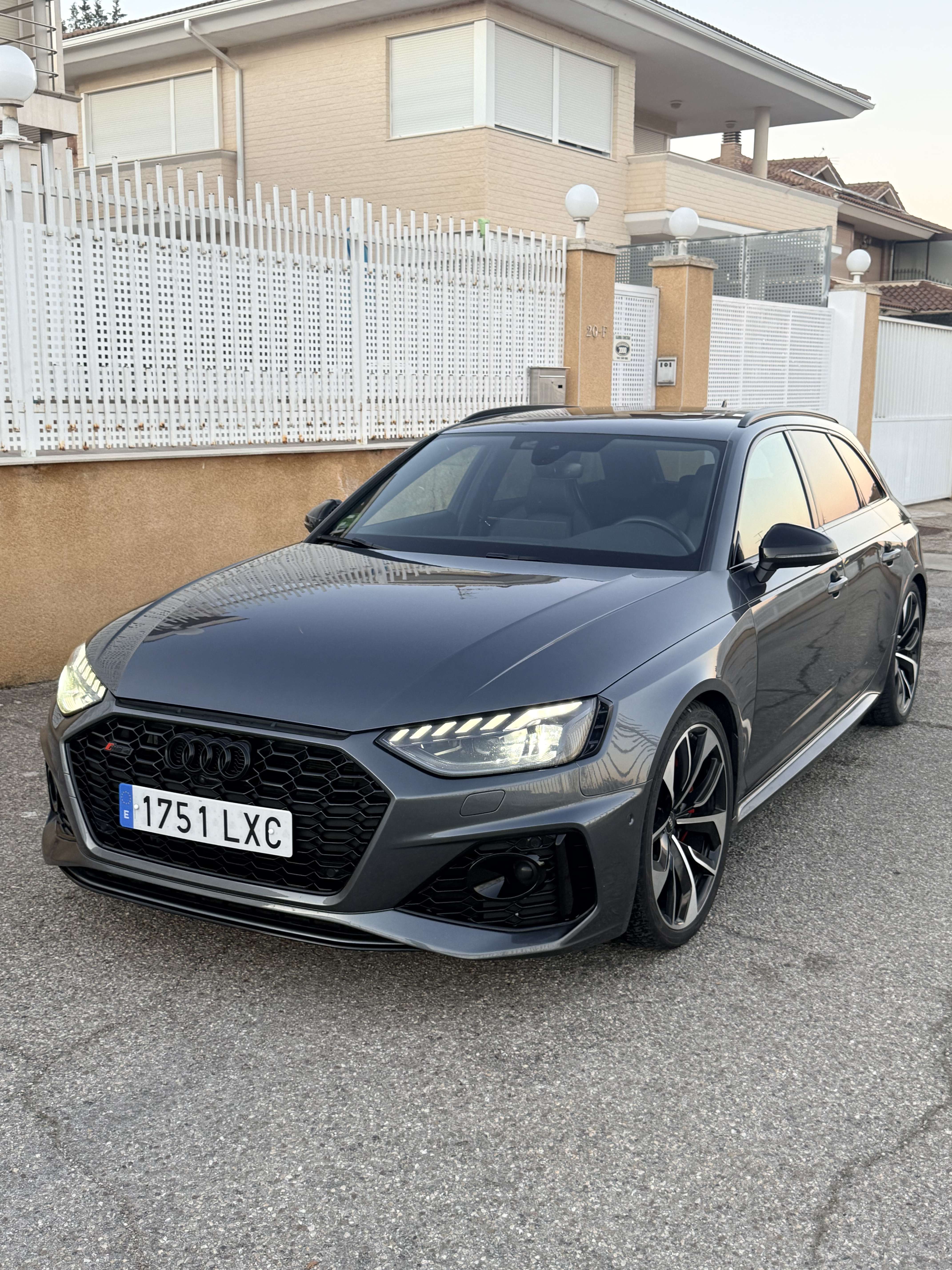 Audi RS4 Avant TFSI quattro tiptronic - foto 1