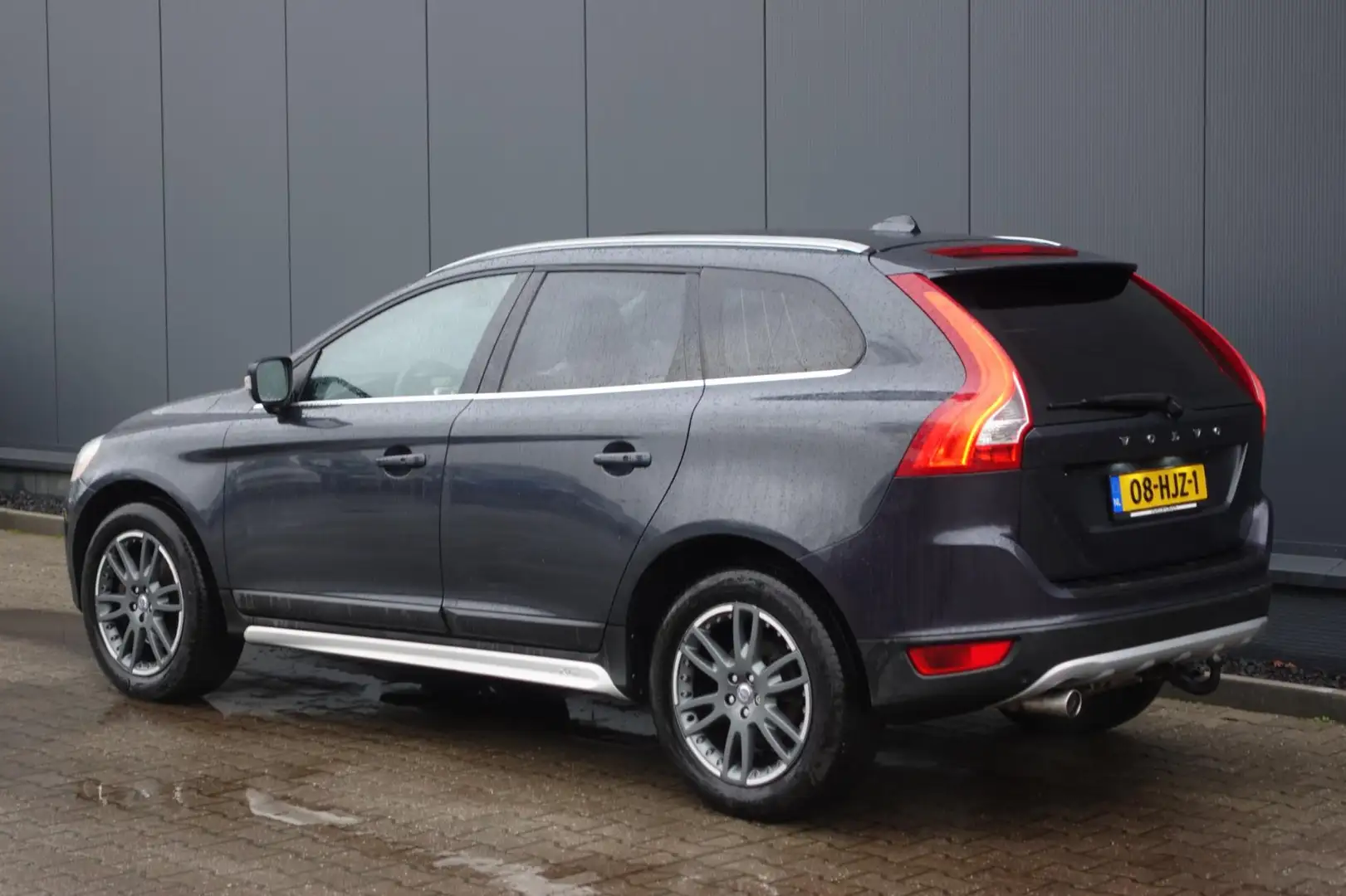 Volvo XC60 2.4 D5 AWD R-Design Grau - 2