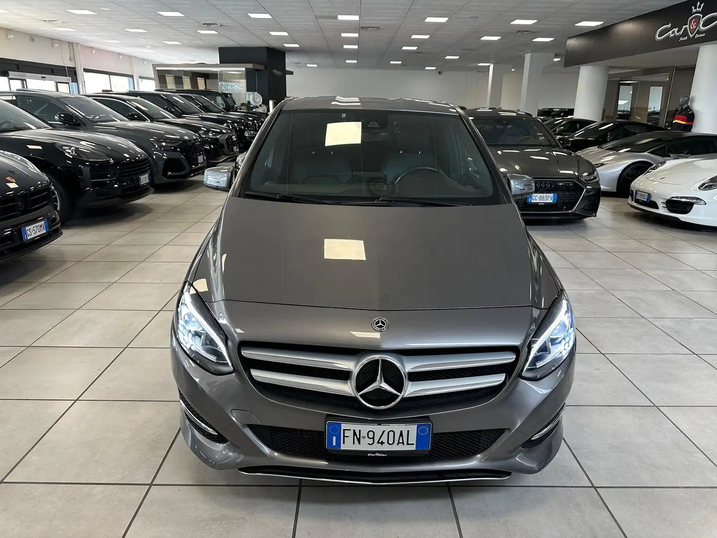 Mercedes-Benz B 180 d Sport auto Grigio - 2