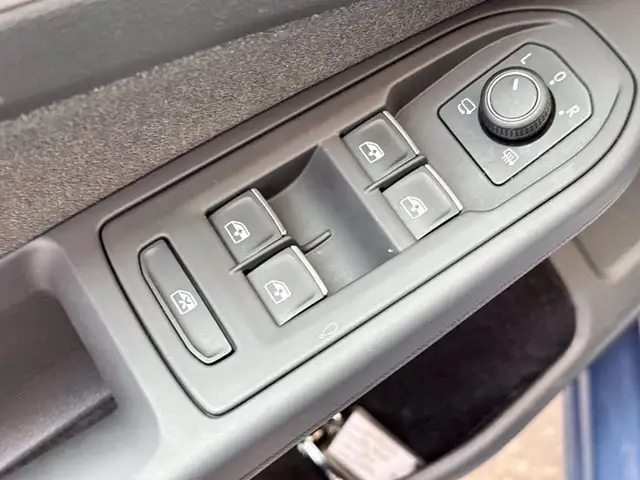 Volkswagen Golf view 20