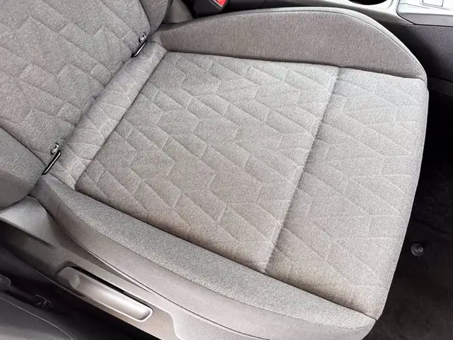 Volkswagen Golf view 9