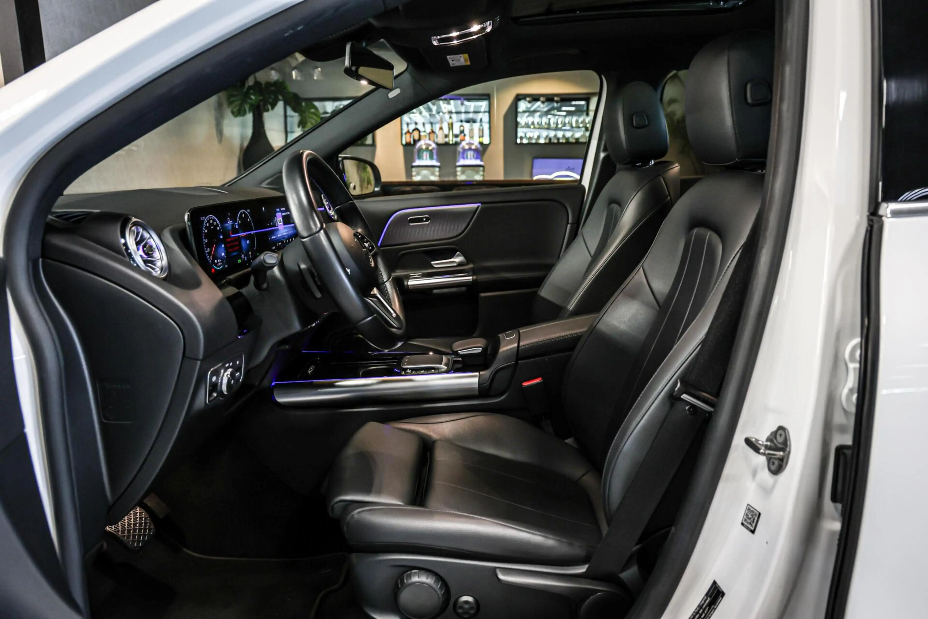 Mercedes-Benz EQA 250 Business Solution Luxury 67 kWh CAMERA PANO LEER C — photo 9