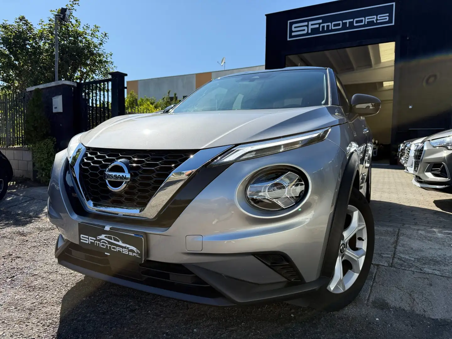 Nissan Juke 1.0 DIG-T 117 CV Tekna Zilver - 2
