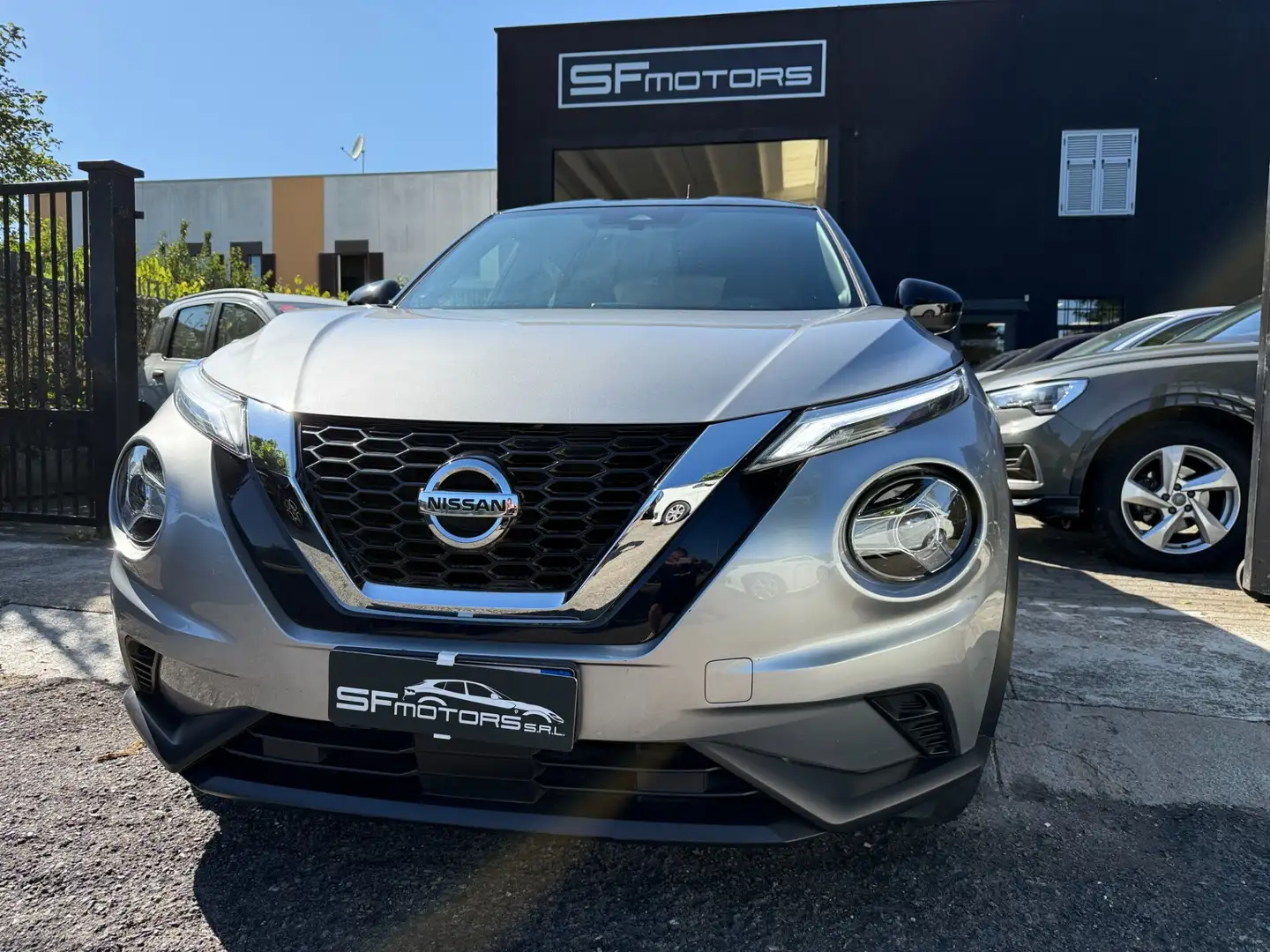 Nissan Juke 1.0 DIG-T 117 CV Tekna Zilver - 1