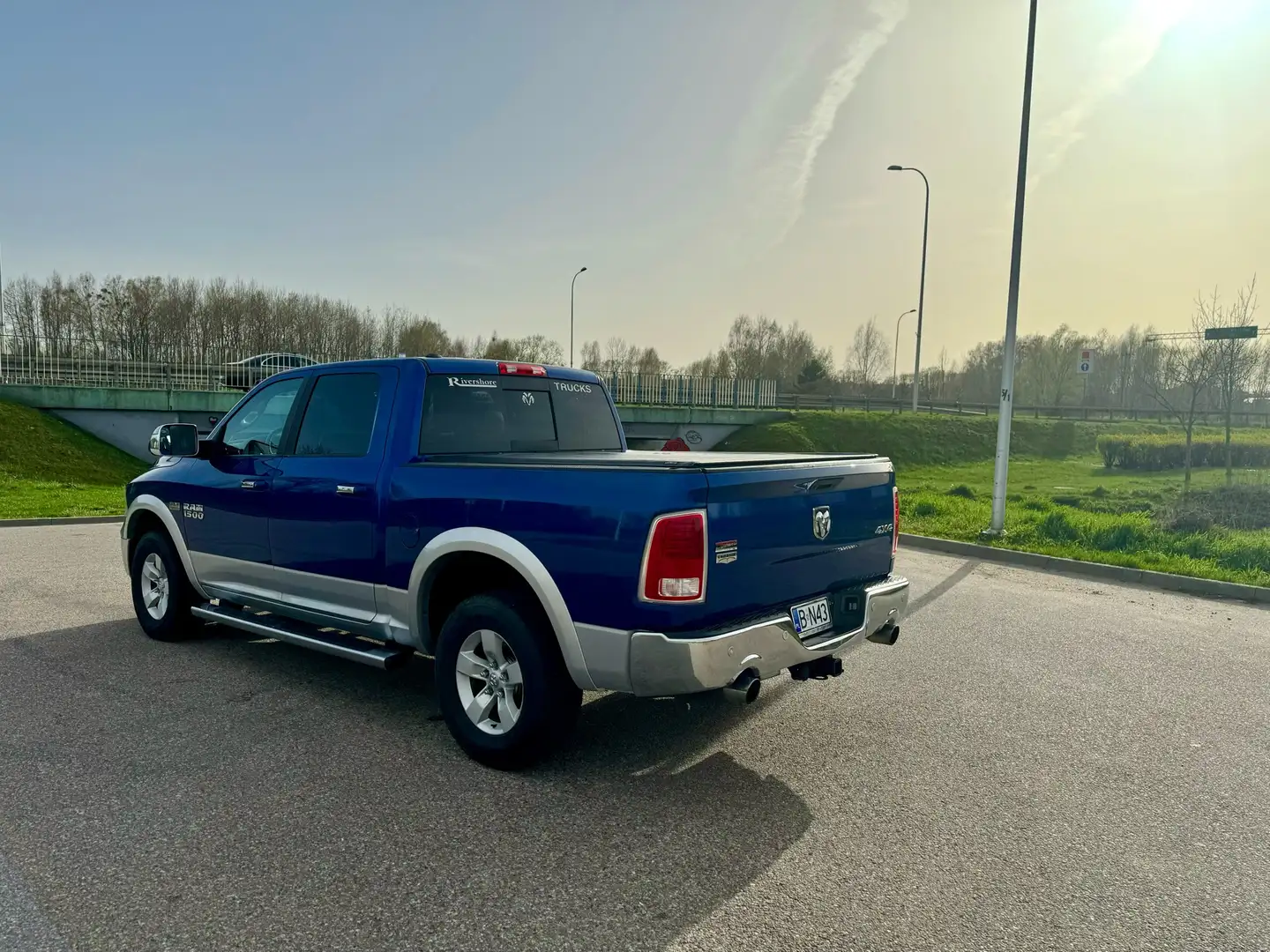 Dodge RAM Laramie Azul - 2