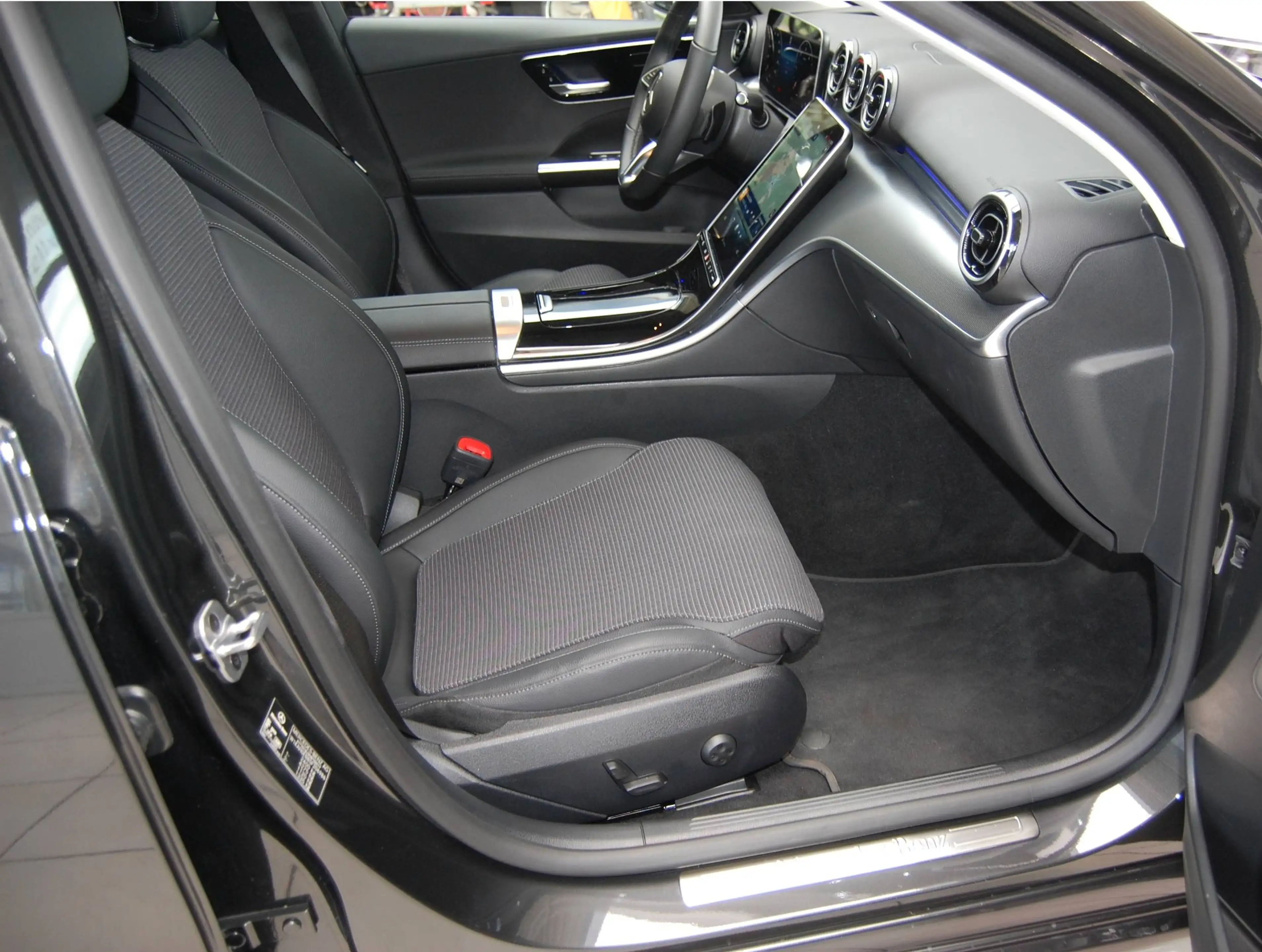 Mercedes-Benz C 220 T d Avantgarde LED. AHK. Kamera . Parktr. Sitzh — photo 11