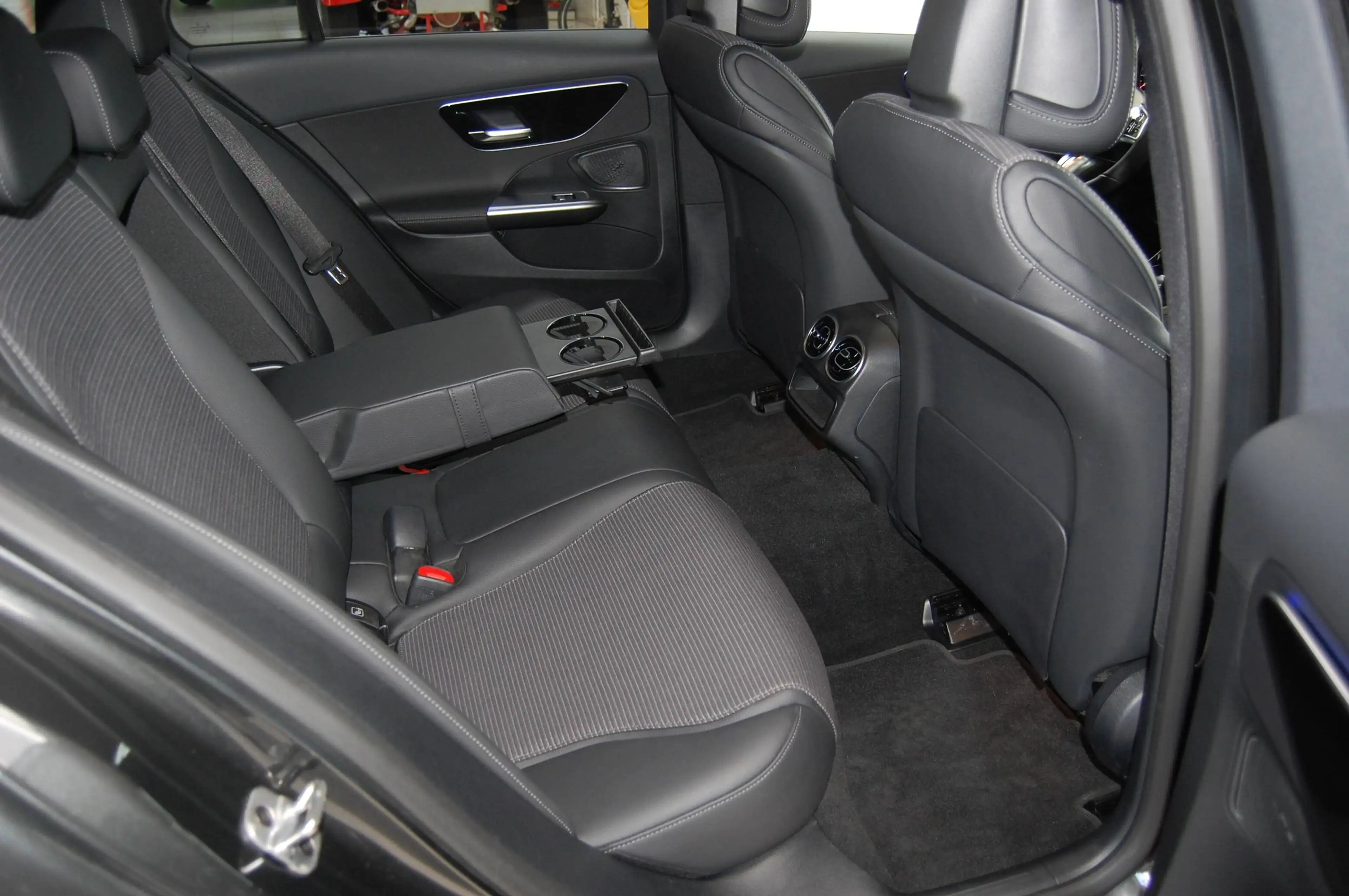 Mercedes-Benz C 220 T d Avantgarde LED. AHK. Kamera . Parktr. Sitzh — photo 12