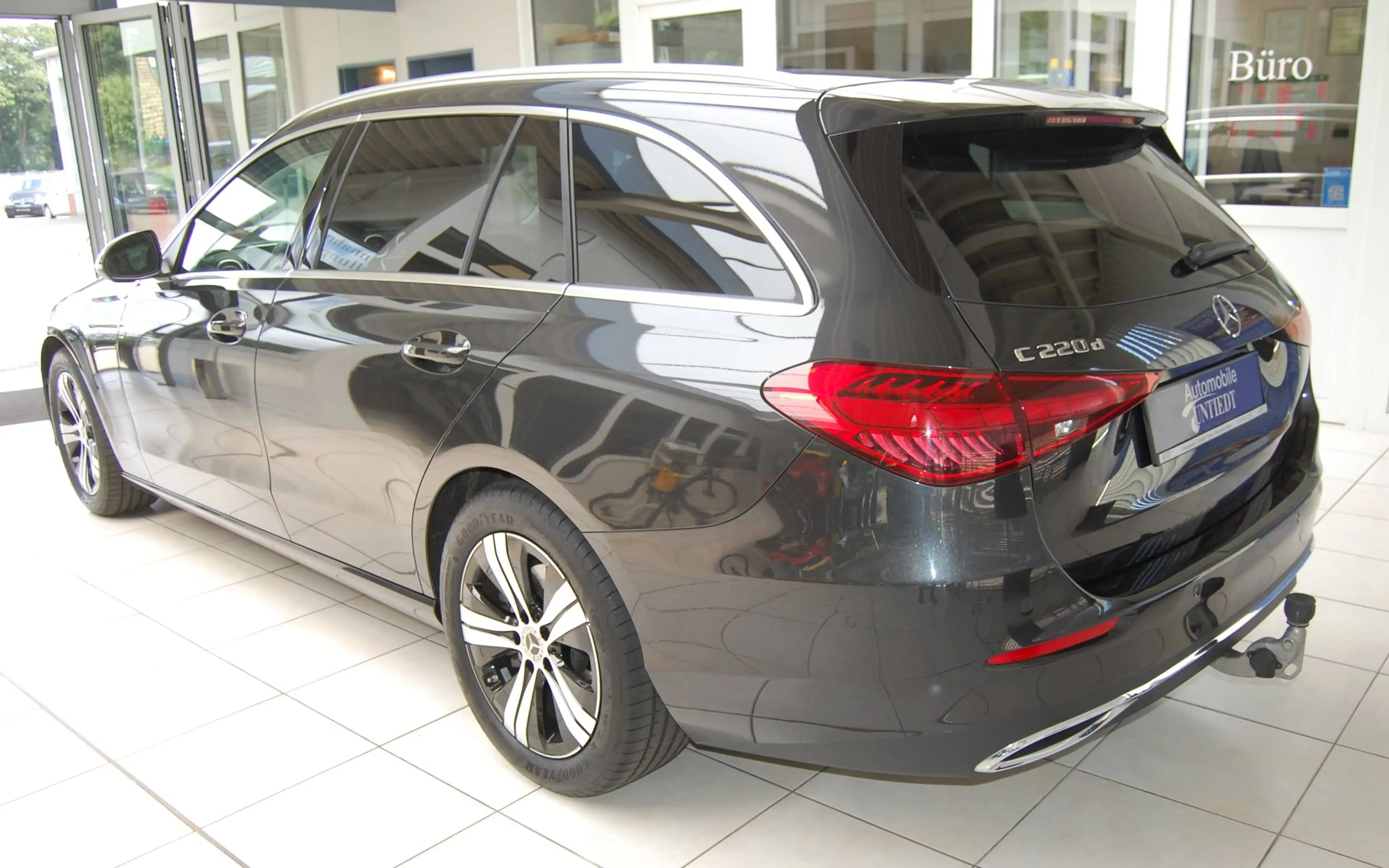 Mercedes-Benz C 220 T d Avantgarde LED. AHK. Kamera . Parktr. Sitzh — photo 4
