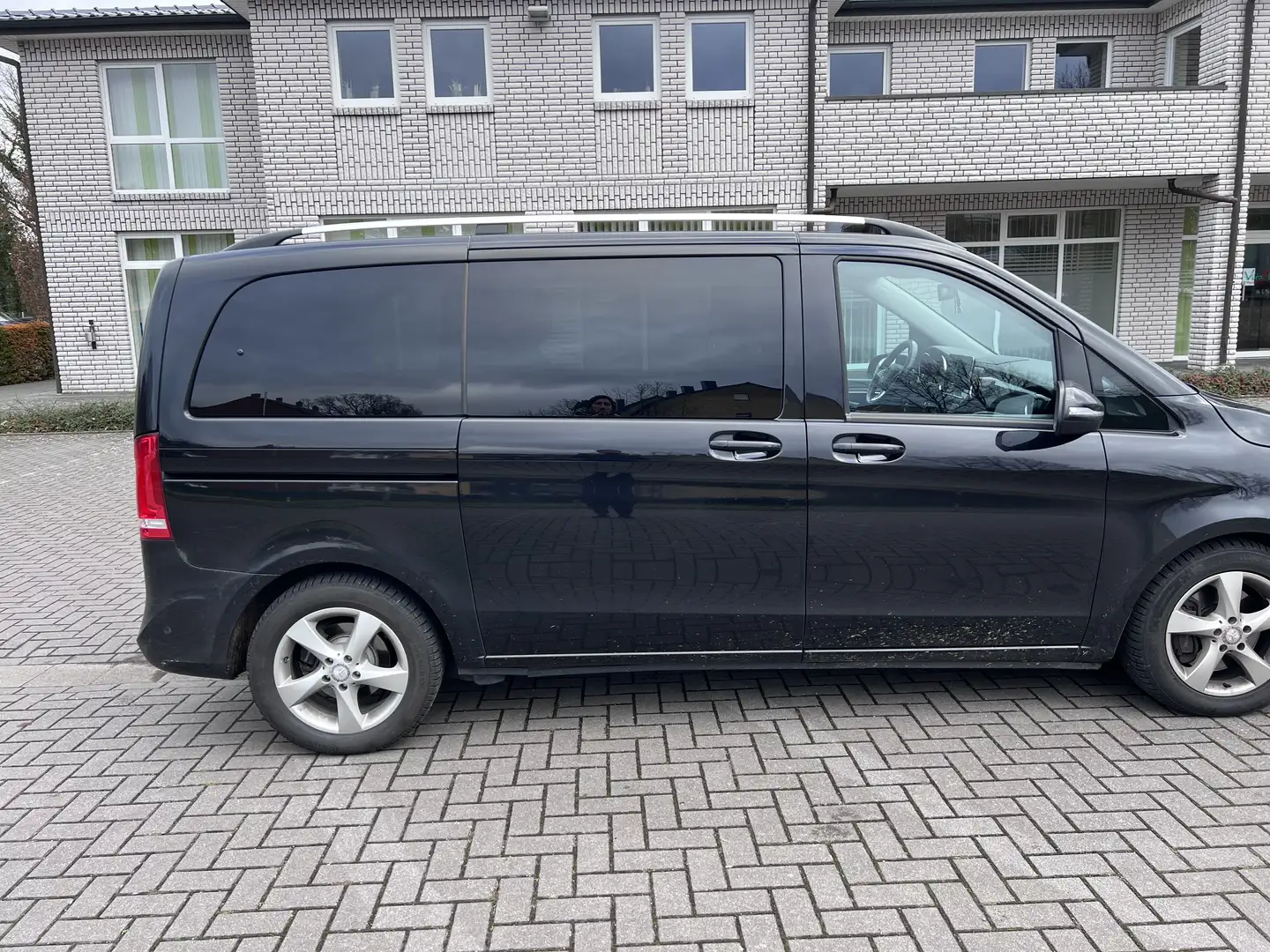 Mercedes-Benz V 220 V 220/250/300 d EDITION kompakt (447.811) Schwarz - 1