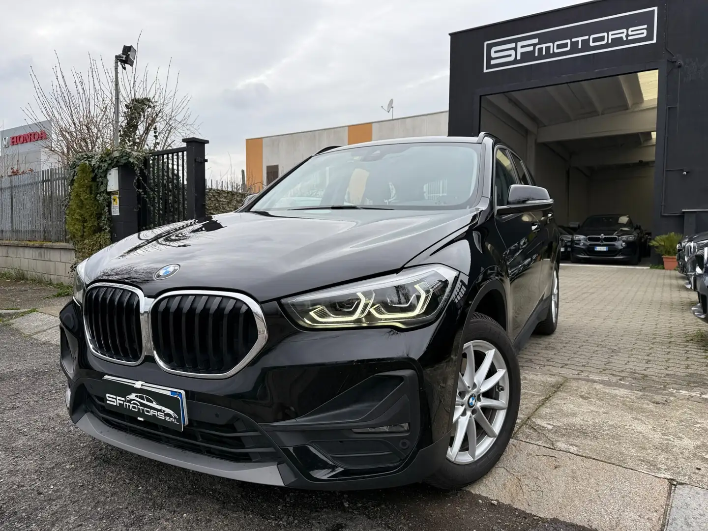 BMW X1 sDrive18d Sport Zwart - 2