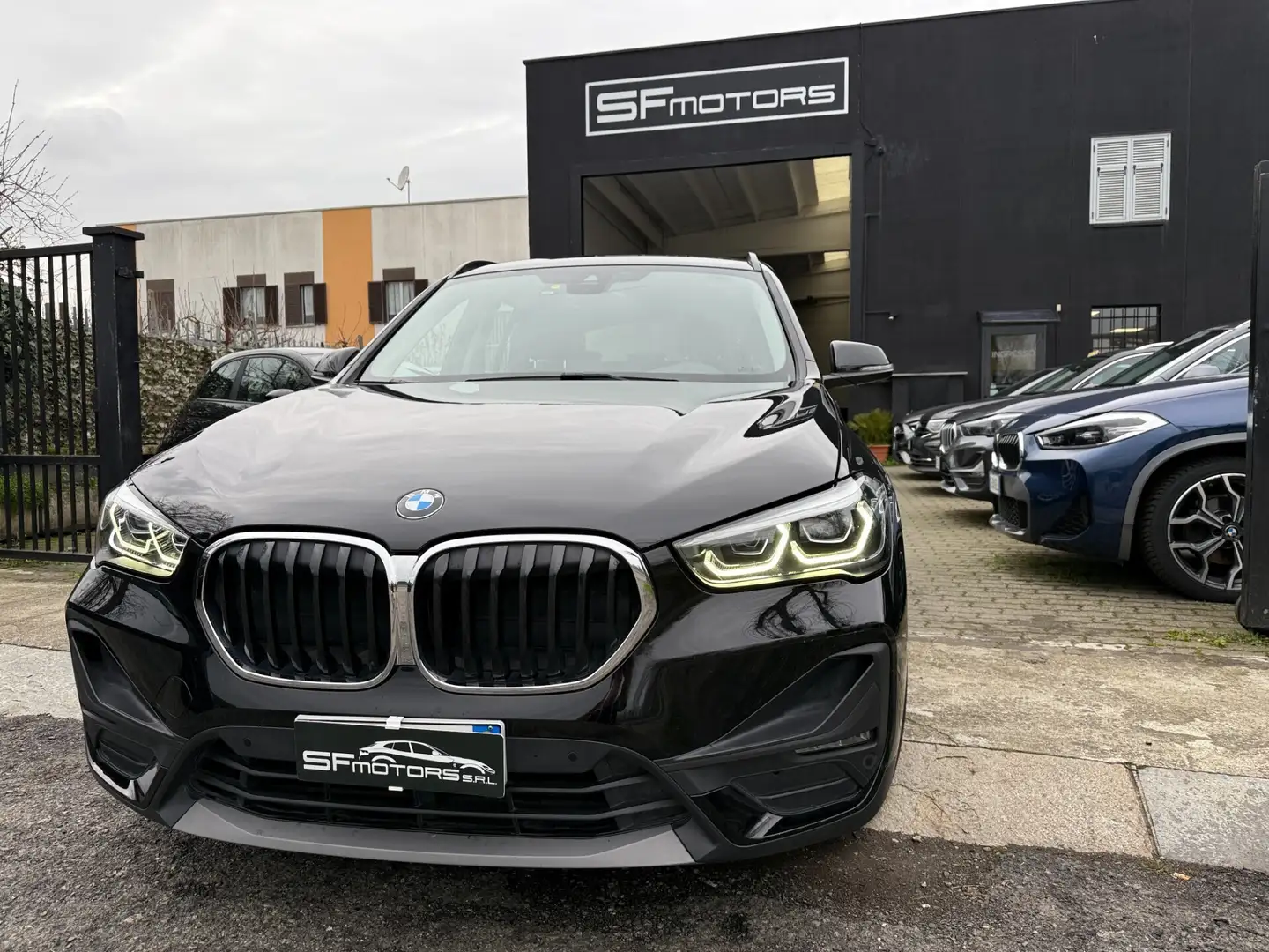 BMW X1 sDrive18d Sport Zwart - 1