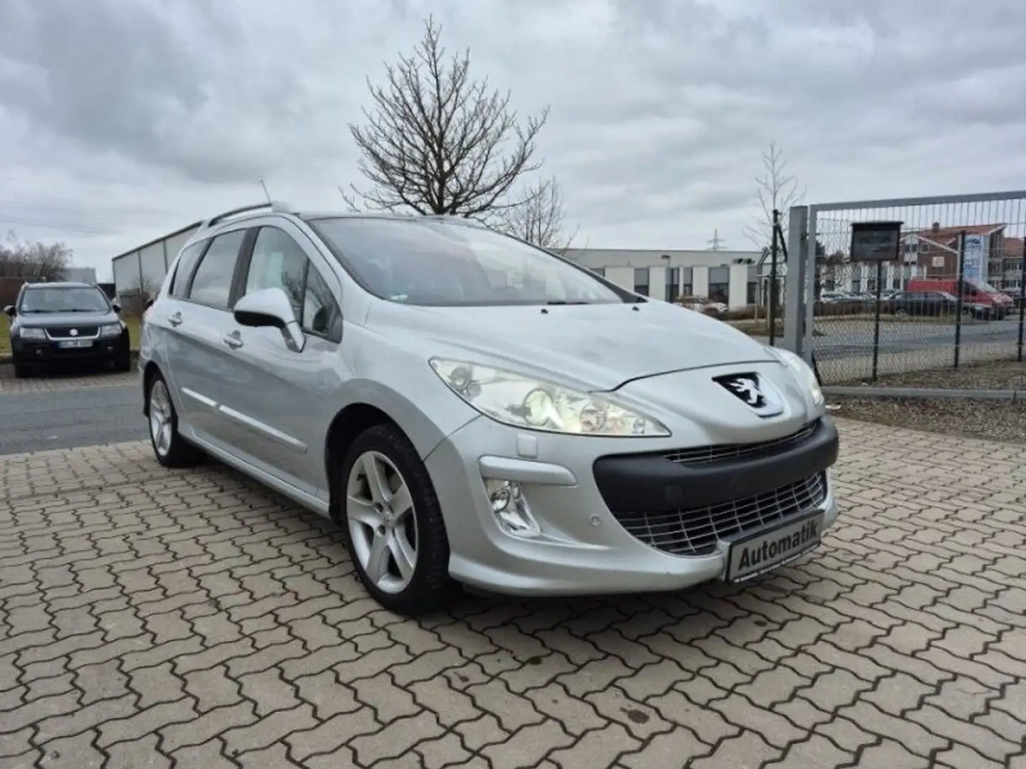 Peugeot 308 SW Platinum/Automatik/Nav/Xenon/PDC/AHK/Pano Grau - 1