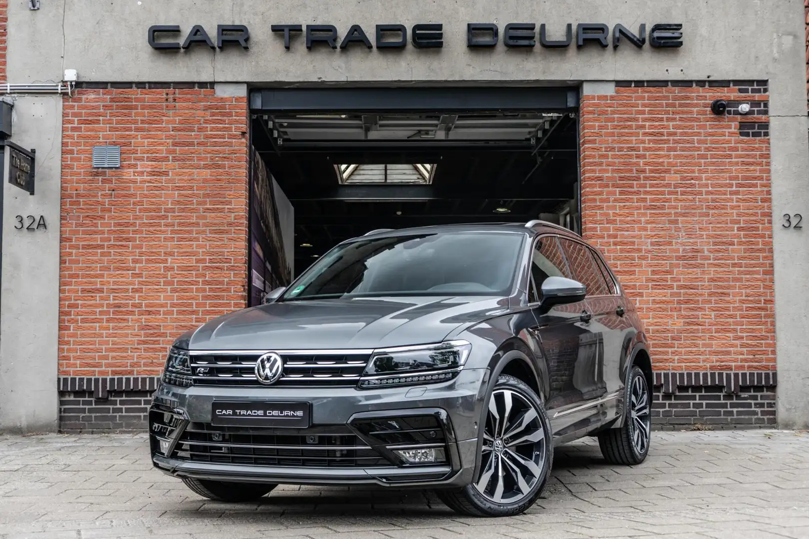 Volkswagen Tiguan 2.0 TSI 4Motion R-Line Pano / Trekhaak / HUD Grijs - 1