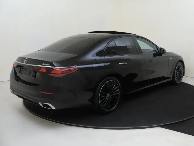 Mercedes-Benz E-Class view 4