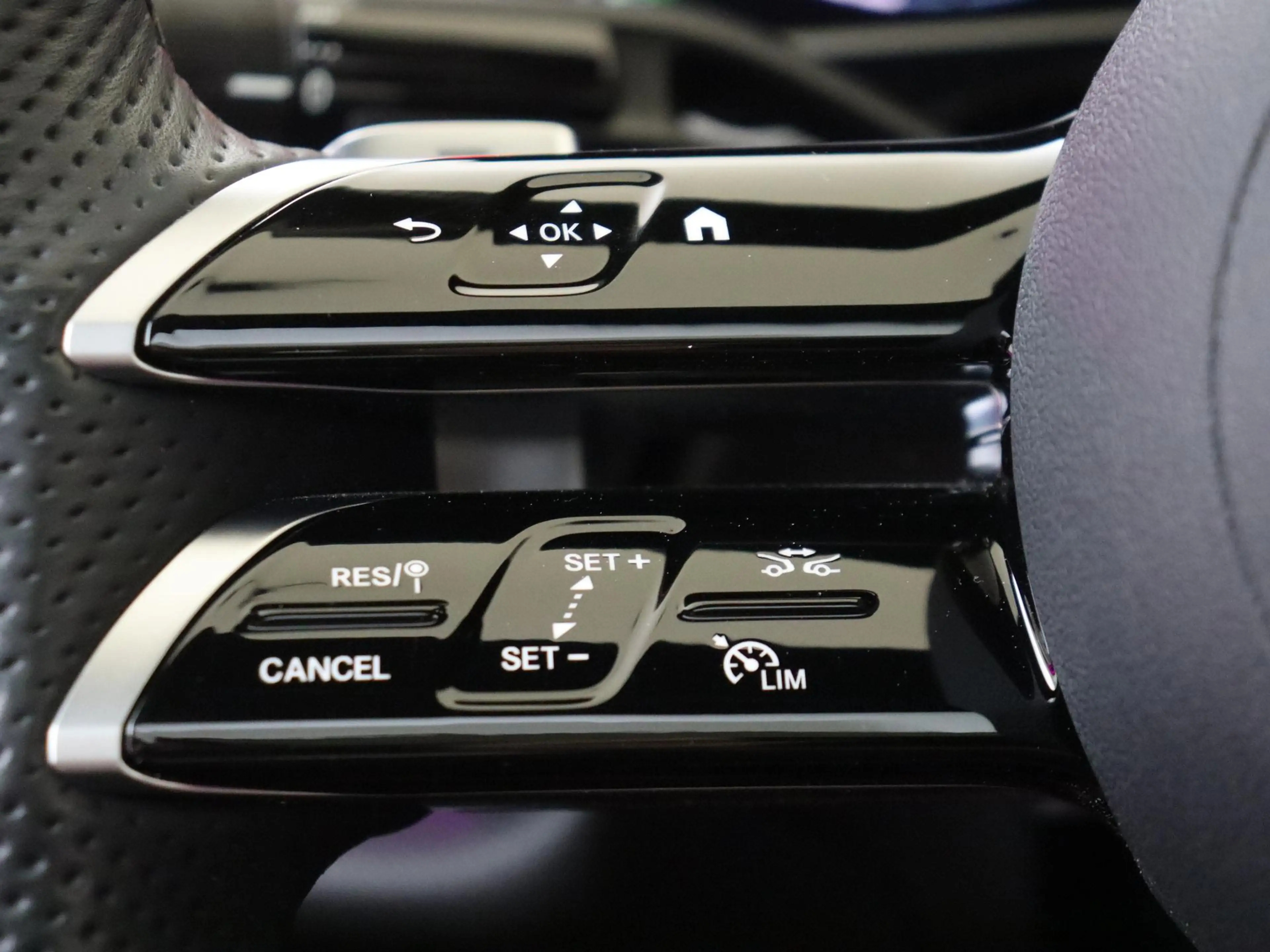 Mercedes-Benz E 400 e 4MATIC AMG Line / Premium/ Panoramadak/ AIRMATIC — photo 12