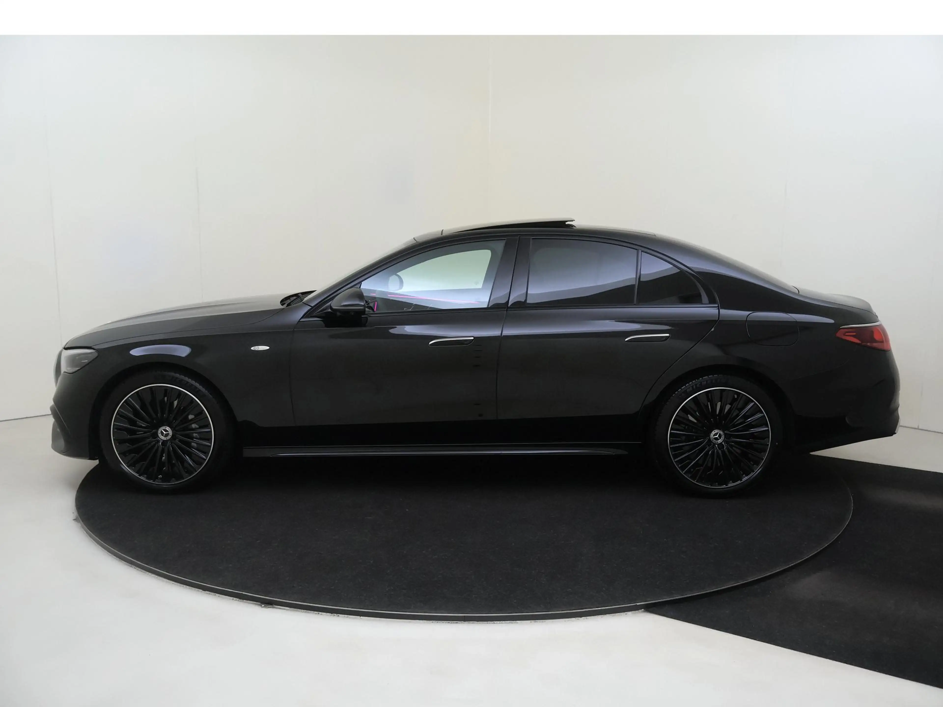 Mercedes-Benz E 400 e 4MATIC AMG Line / Premium/ Panoramadak/ AIRMATIC — photo 8