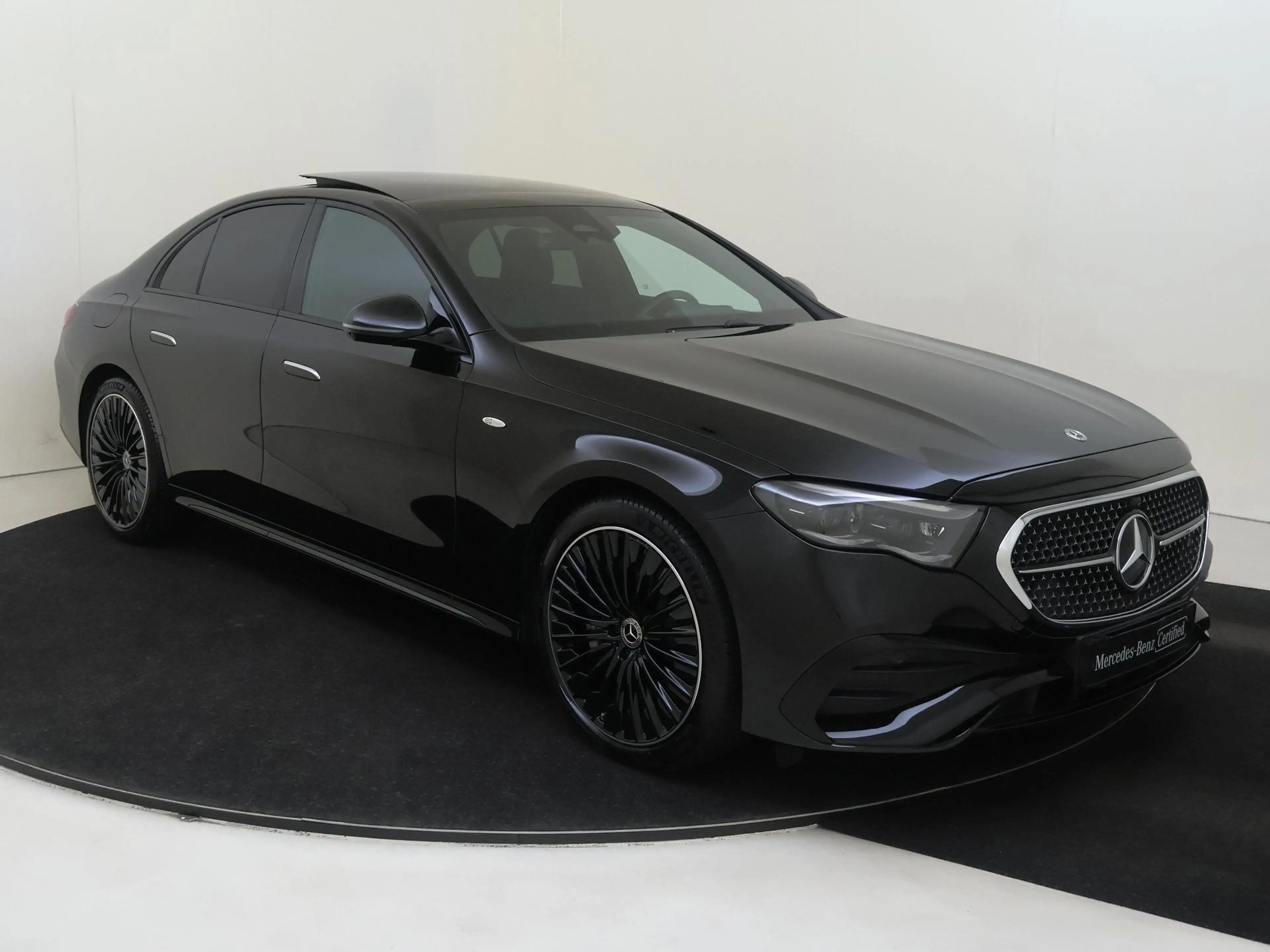 Mercedes-Benz E 400 e 4MATIC AMG Line / Premium/ Panoramadak/ AIRMATIC — photo 2