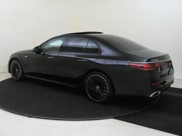 Mercedes-Benz E-Class view 3