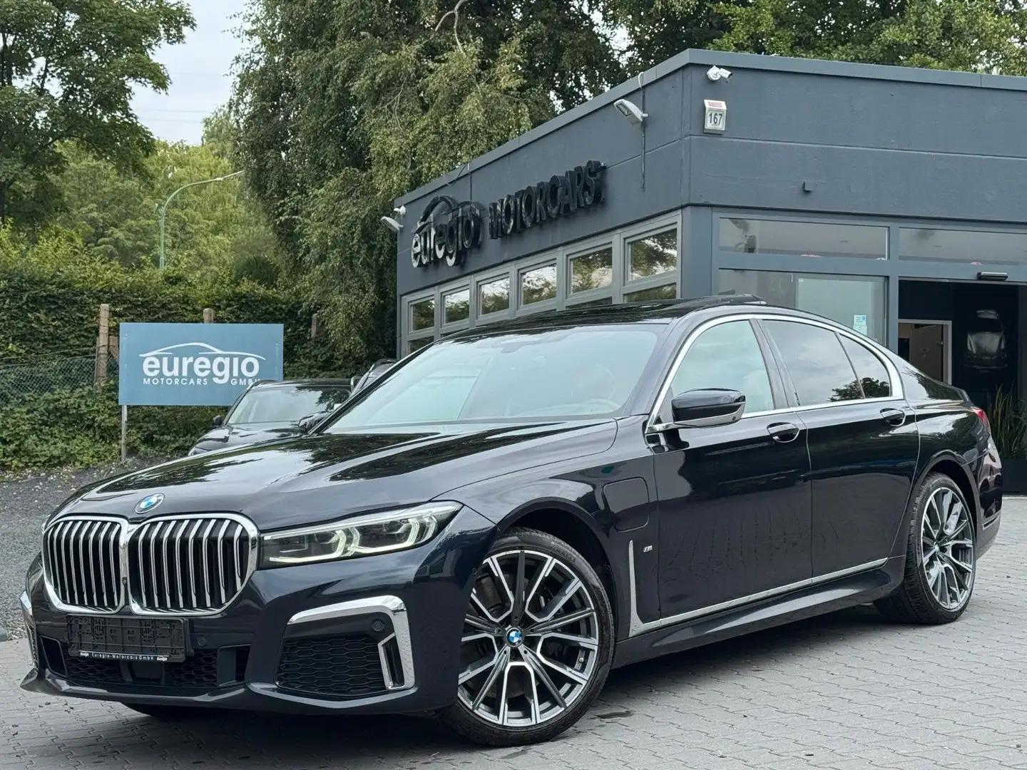 BMW 745 e Aut. 1 Hand - LED - M Sportpaket /// Zwart - 1