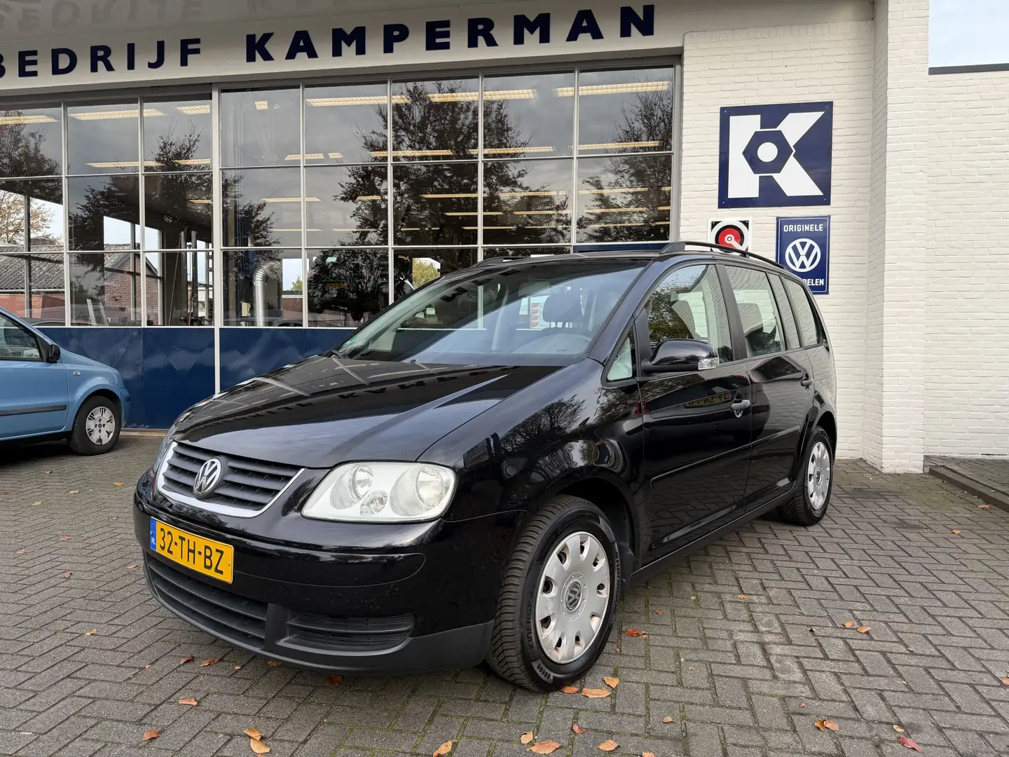 Volkswagen Touran 1.6 Optive II Airco / Trekhaak / Cruise / Nieuwe A Zwart - 1