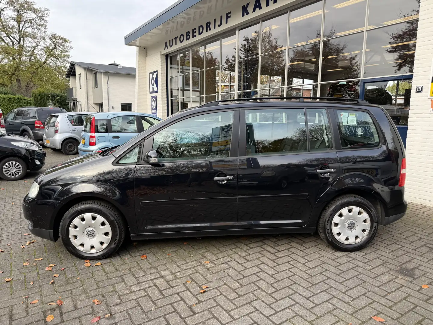 Volkswagen Touran 1.6 Optive II Airco / Trekhaak / Cruise / Nieuwe A Zwart - 2