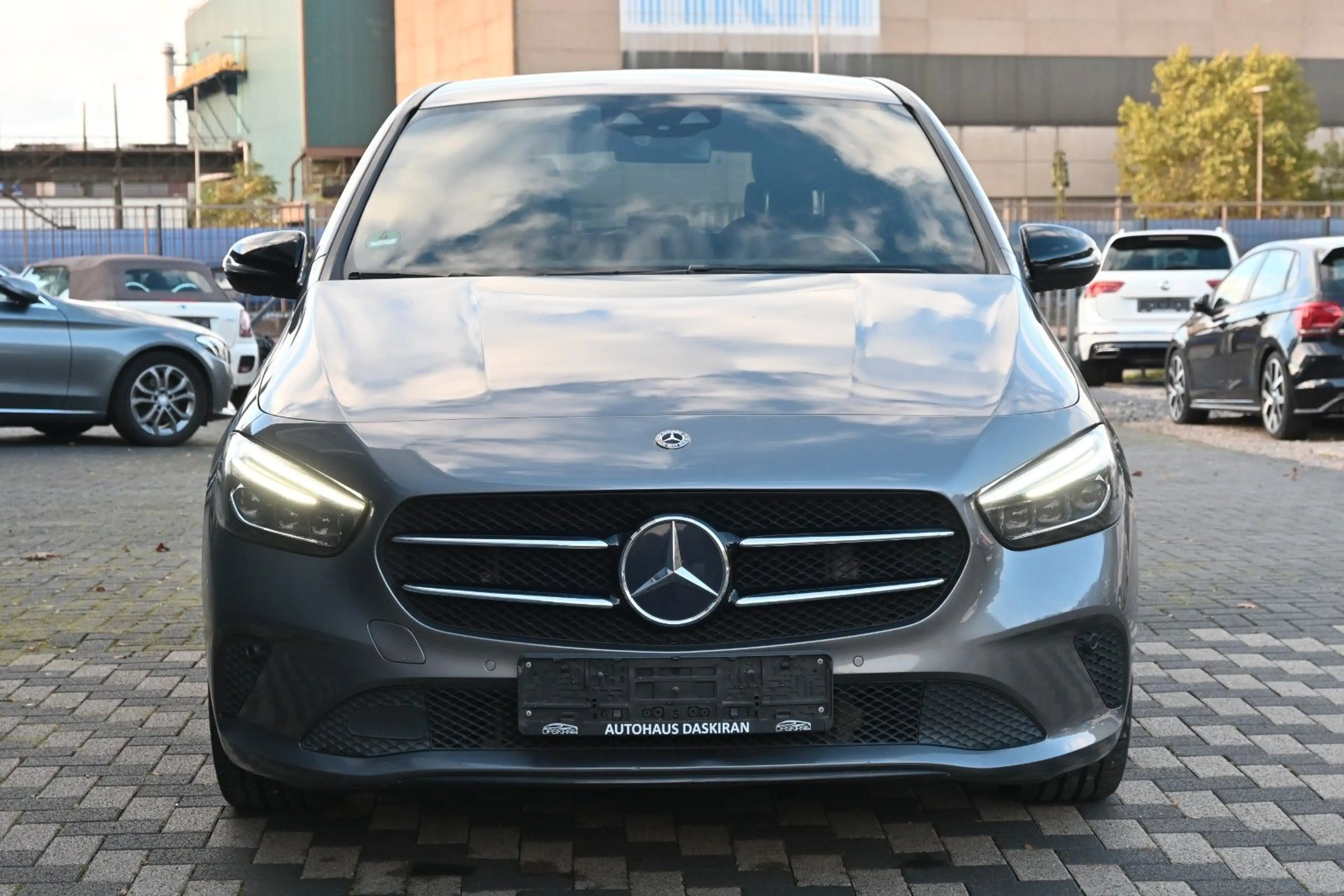 Mercedes-Benz B 200 Business Night-Paket Navi Leder RFK LED — photo 2