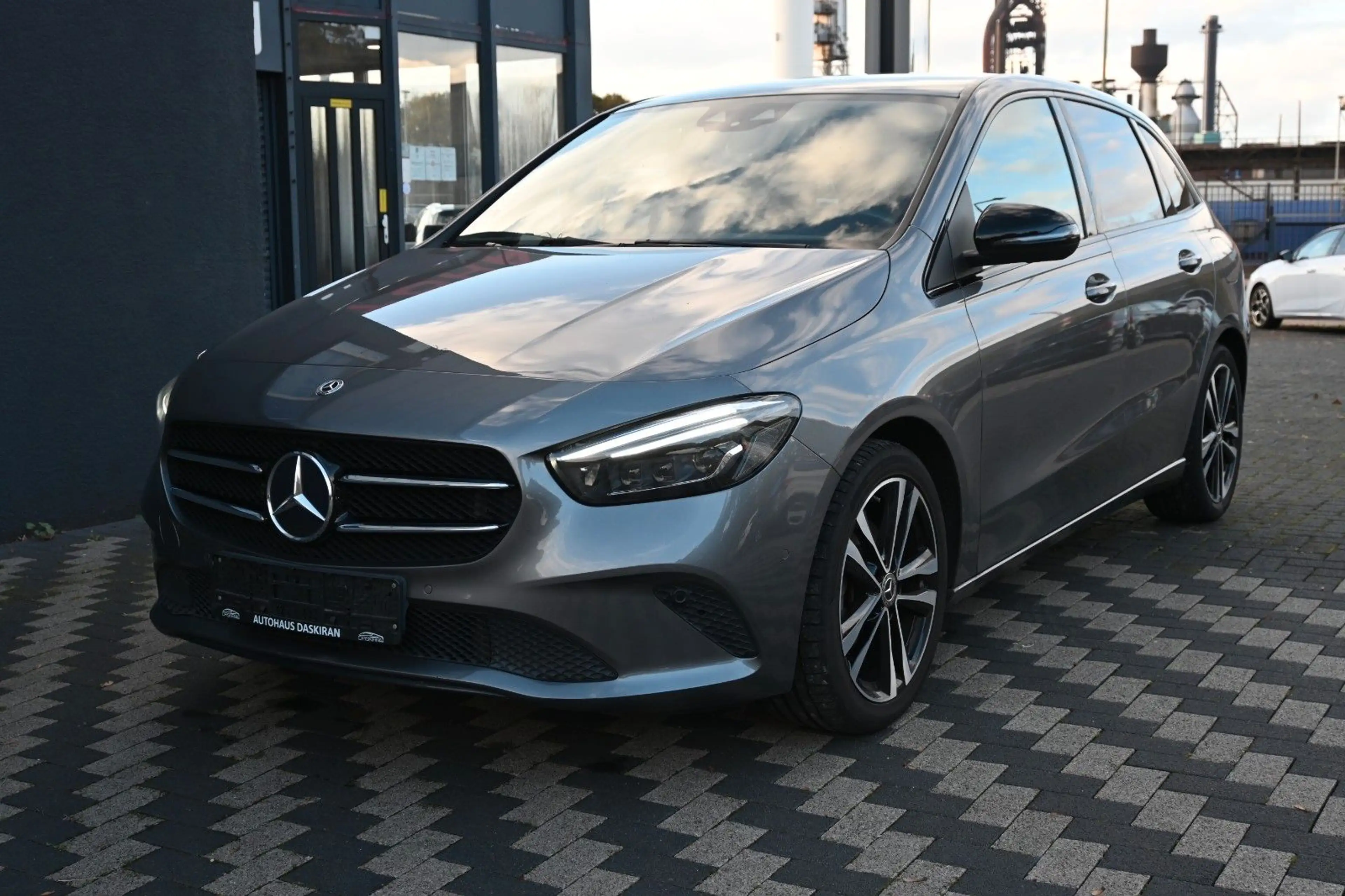 Mercedes-Benz B 200 Business Night-Paket Navi Leder RFK LED — photo 3