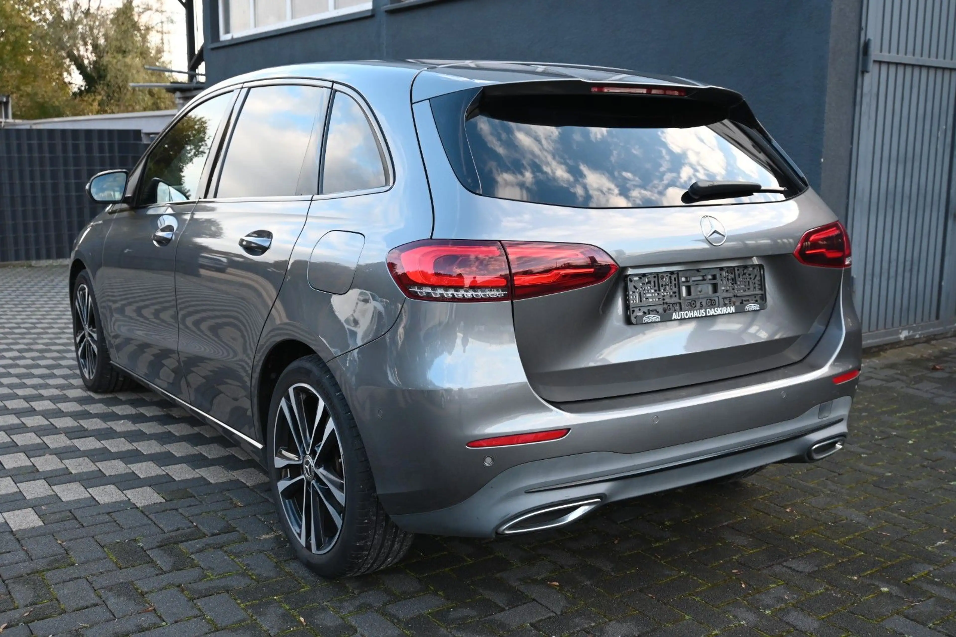 Mercedes-Benz B 200 Business Night-Paket Navi Leder RFK LED — photo 6