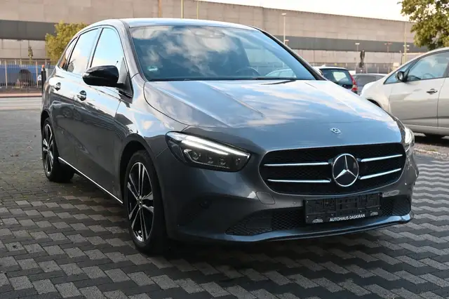 Mercedes-Benz B 200 Business Night Paket Navi Leder RFK LED