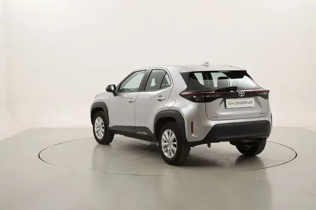 Toyota Yaris Cross view 3