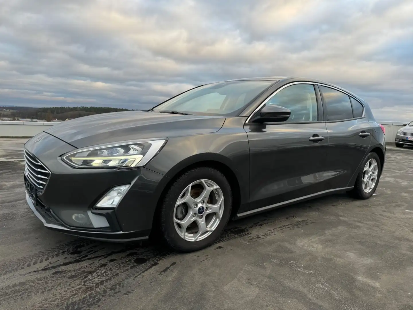 Ford Focus 1,5 EcoBlue 88kW Titanium Klimatronic LED Grau - 1