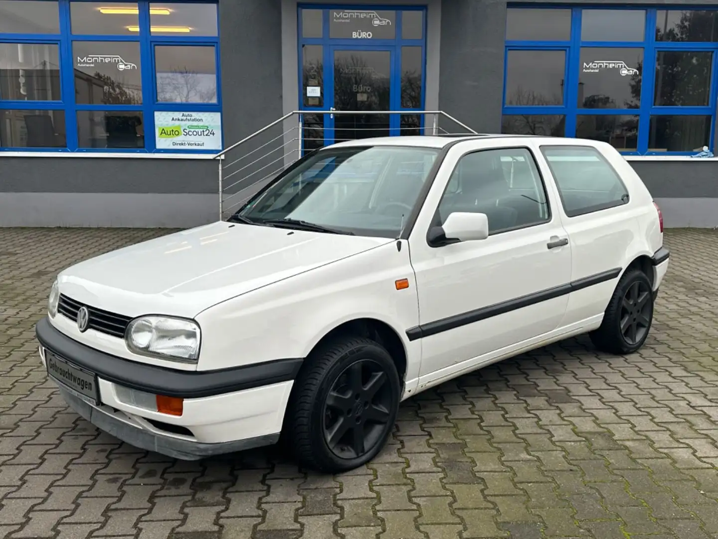 Volkswagen Golf Blanc - 1