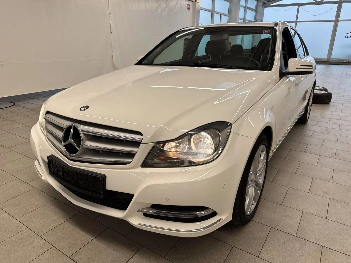 Mercedes-Benz C 180 CGI BE Avantgarde 7-G Tronic PDC LIMO NAV Weiß - 1
