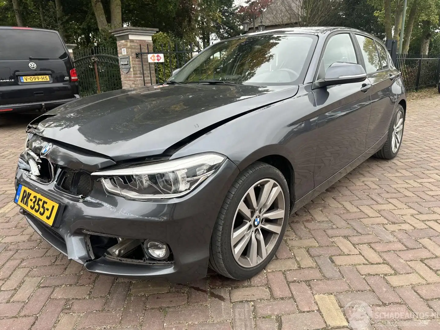 BMW 118 1-serie 118i Executive Grijs - 1