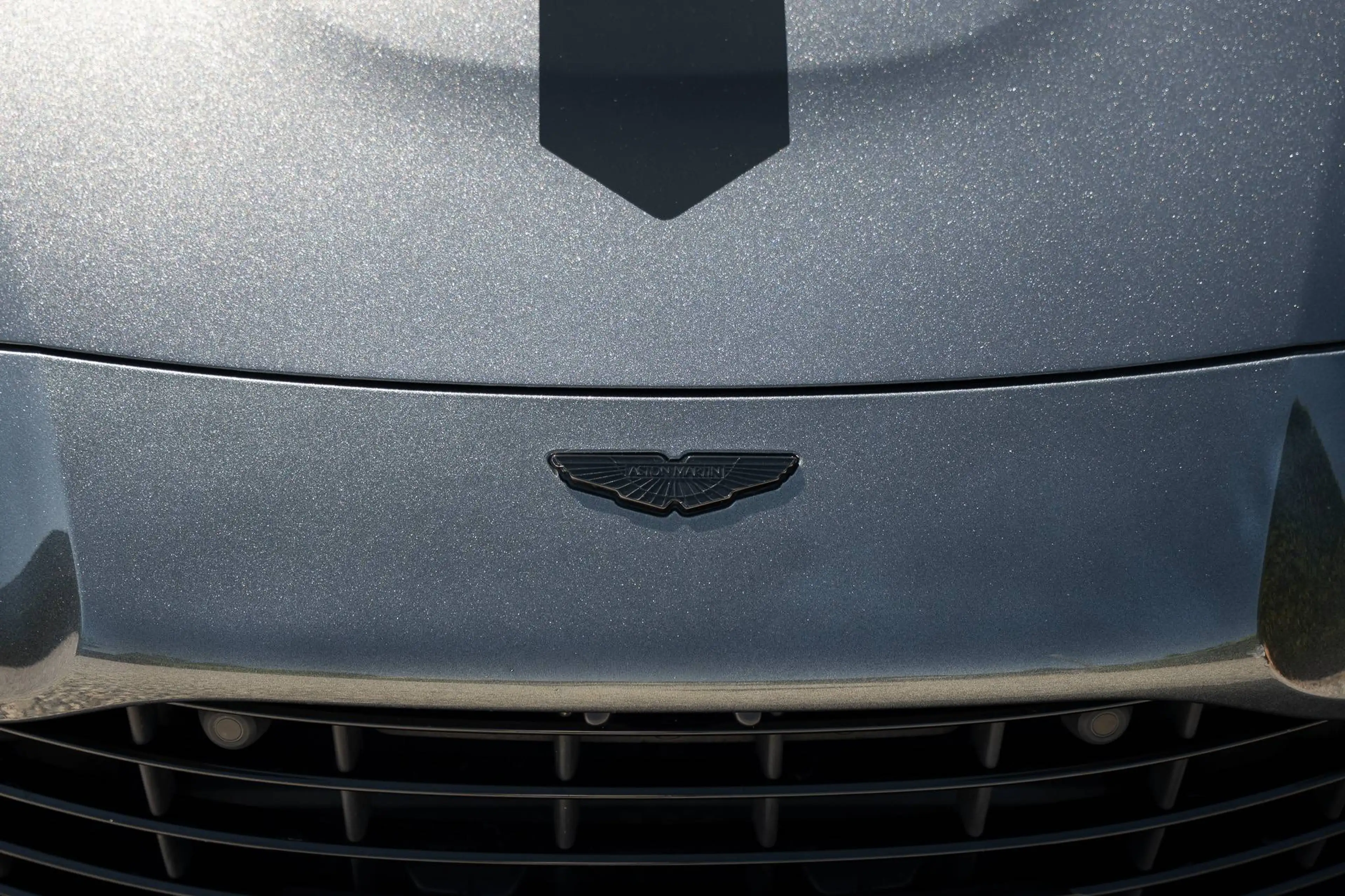 Aston Martin Vantage V8 Coupe - 1 Owner — photo 13