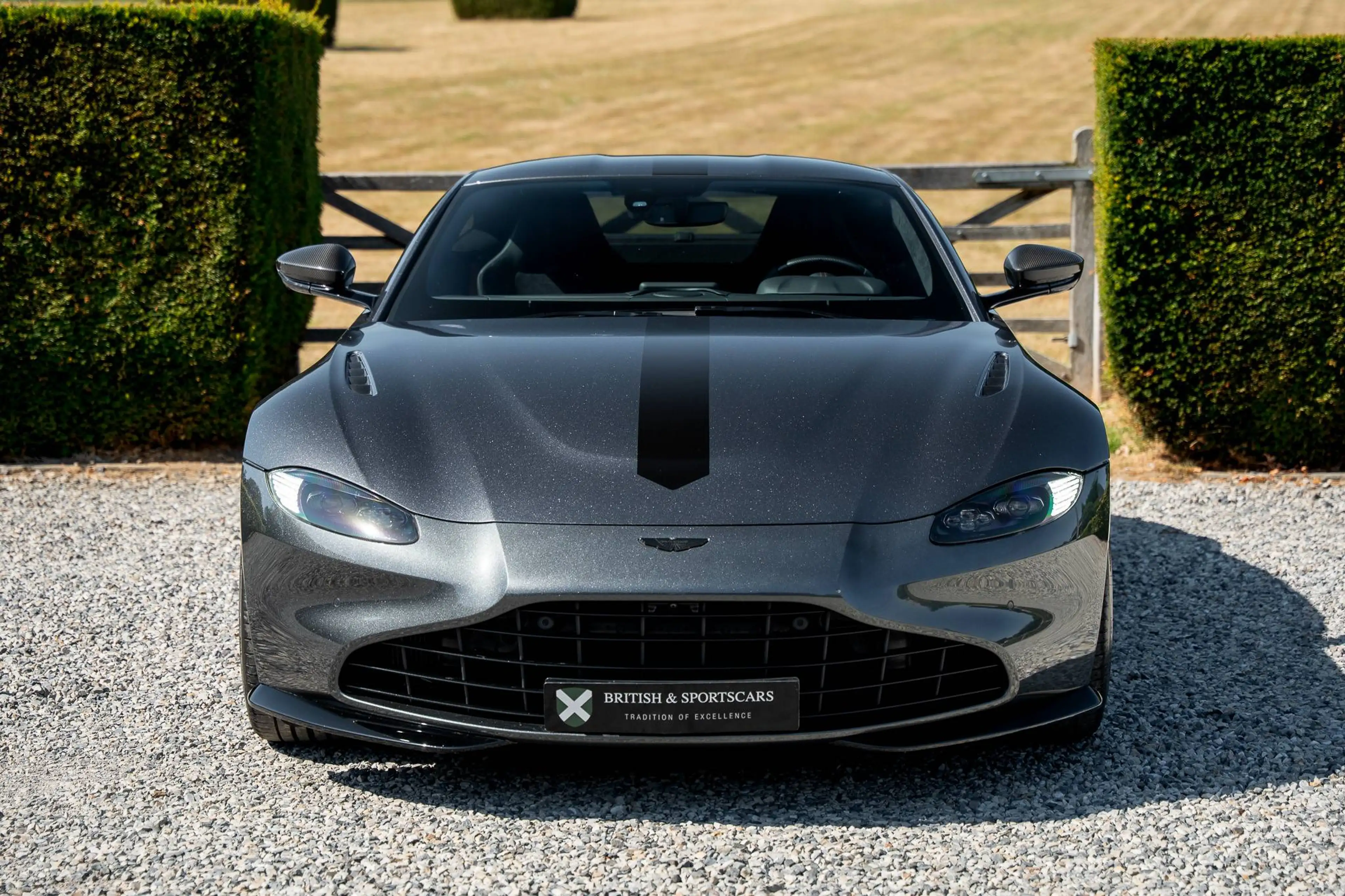 Aston Martin Vantage V8 Coupe - 1 Owner — photo 7