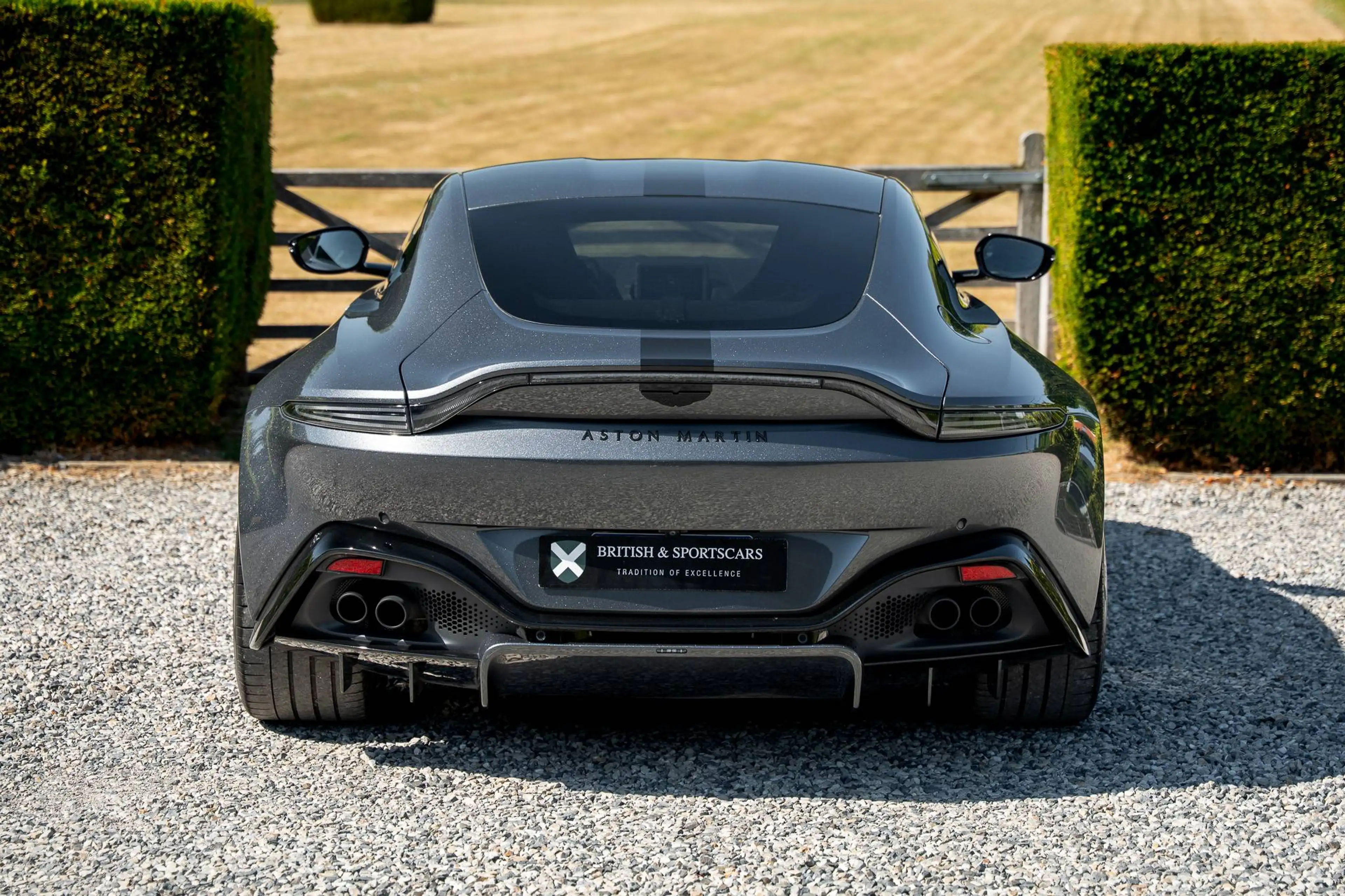 Aston Martin Vantage V8 Coupe - 1 Owner — photo 8