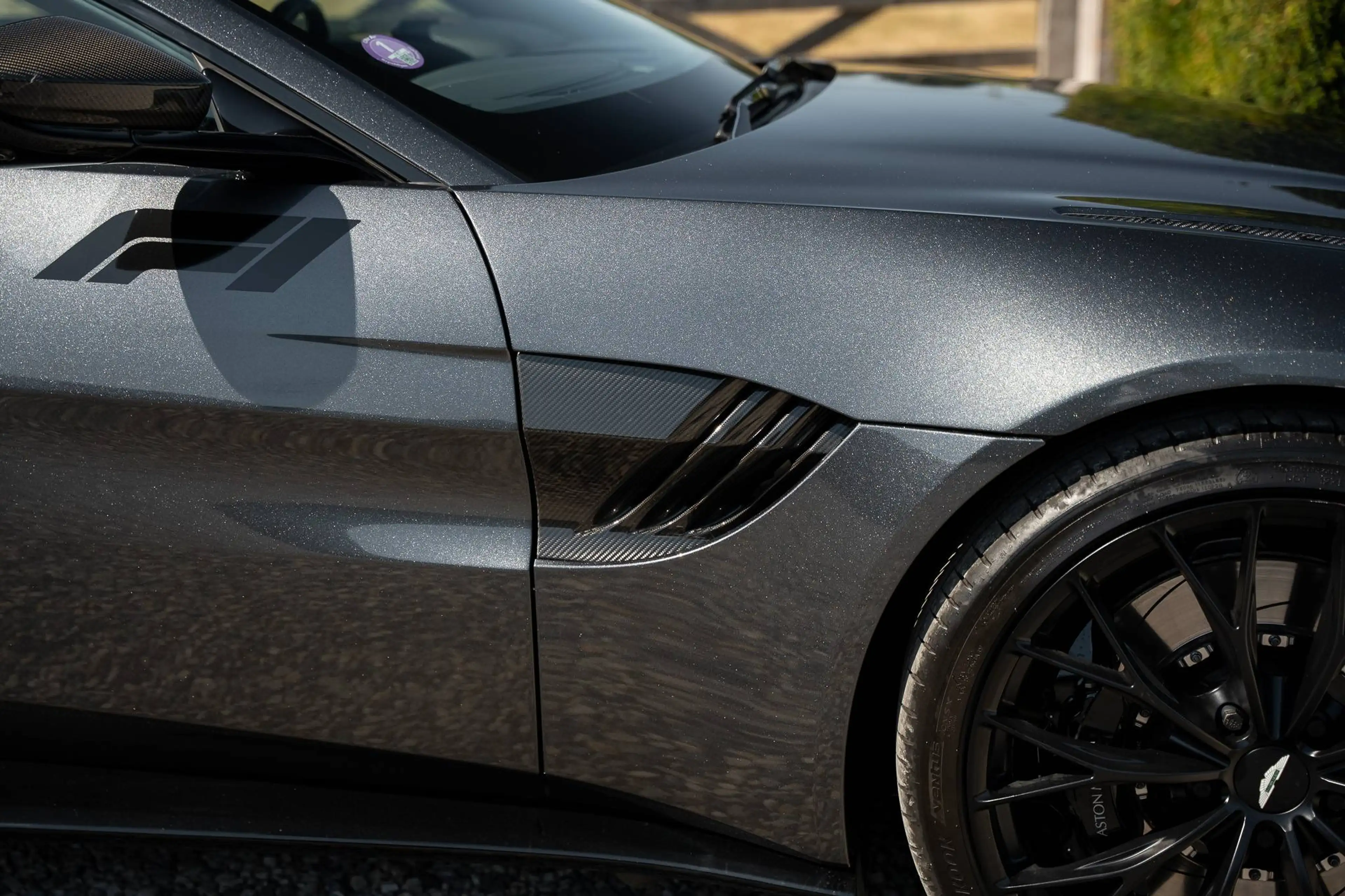 Aston Martin Vantage V8 Coupe - 1 Owner — photo 14