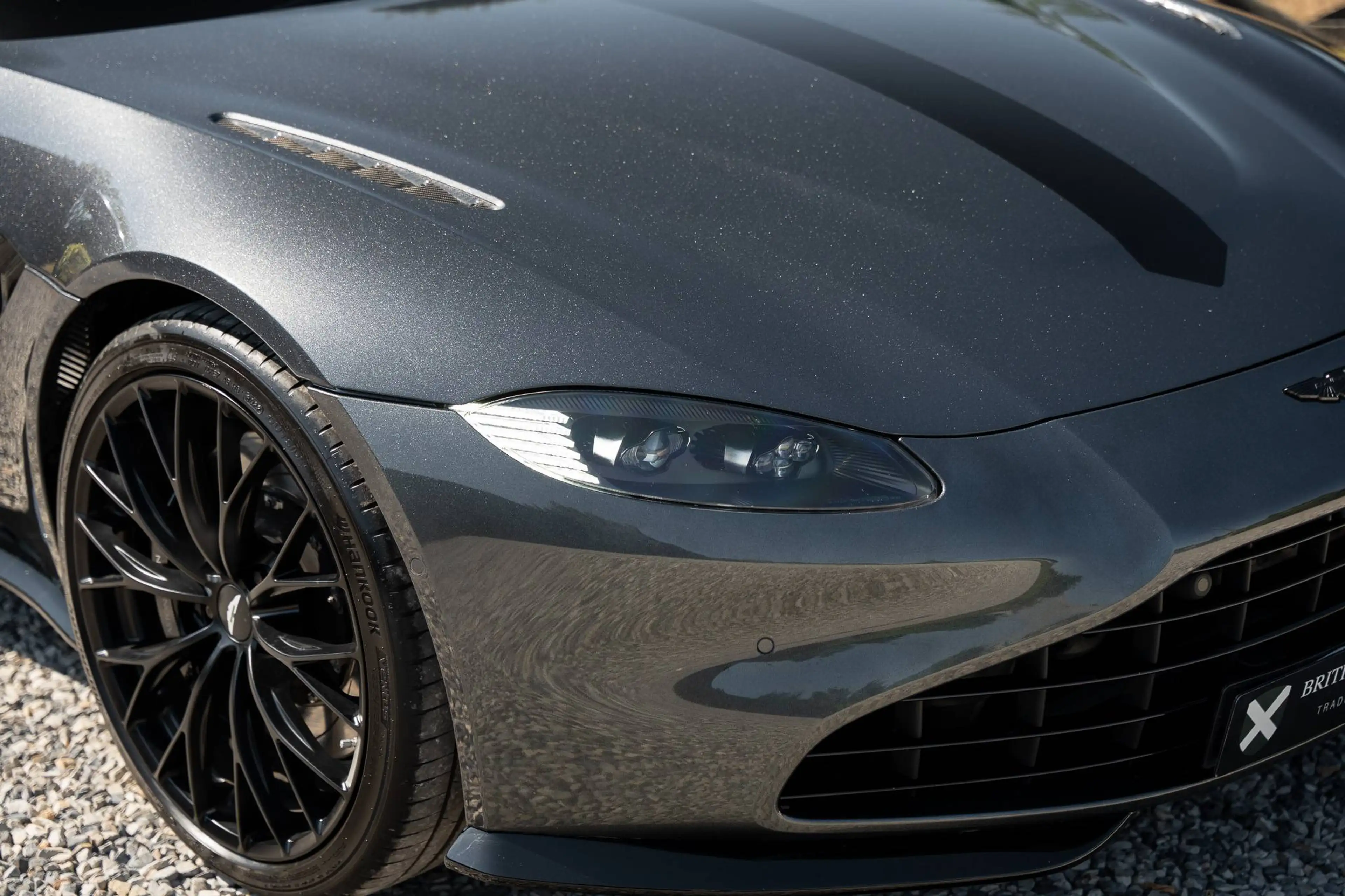 Aston Martin Vantage V8 Coupe - 1 Owner — photo 11