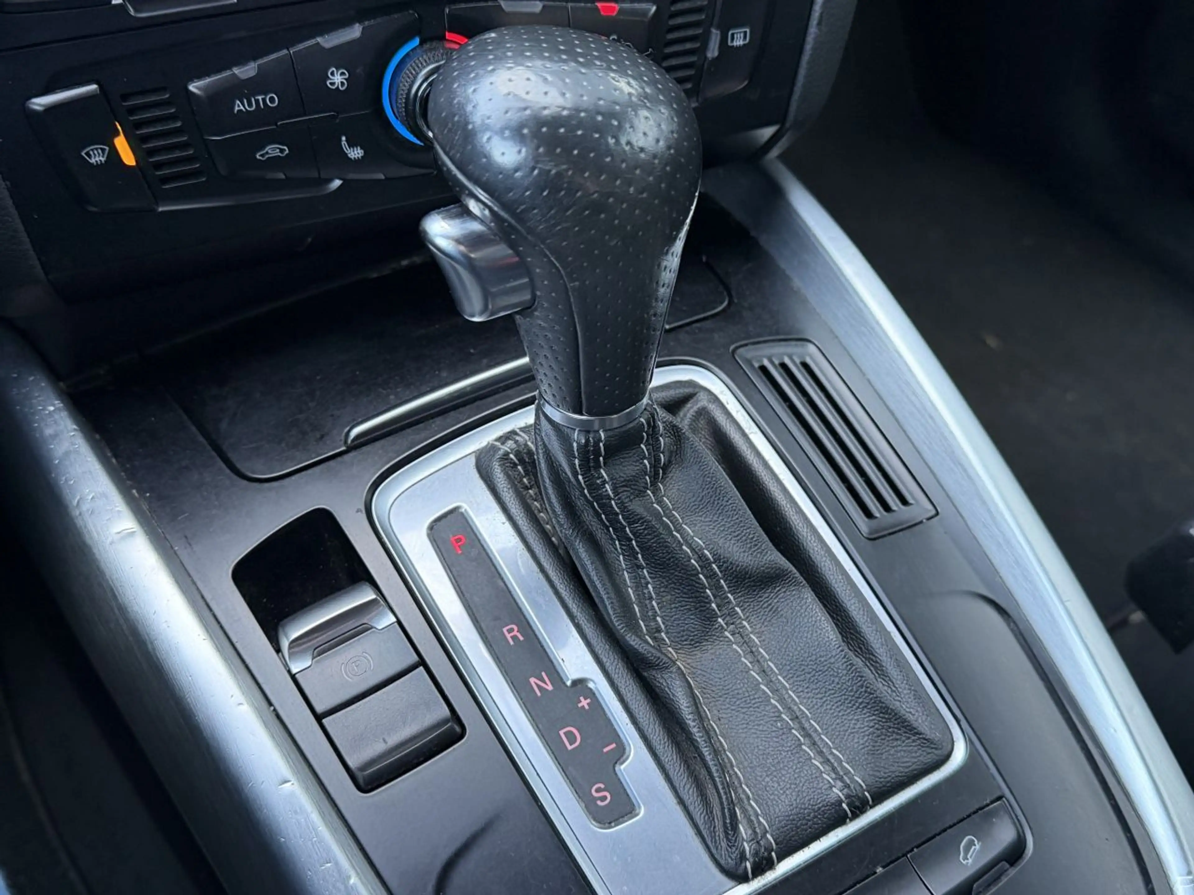 Audi Q5 2.0 TDI Quattro S-Line PDC — photo 13