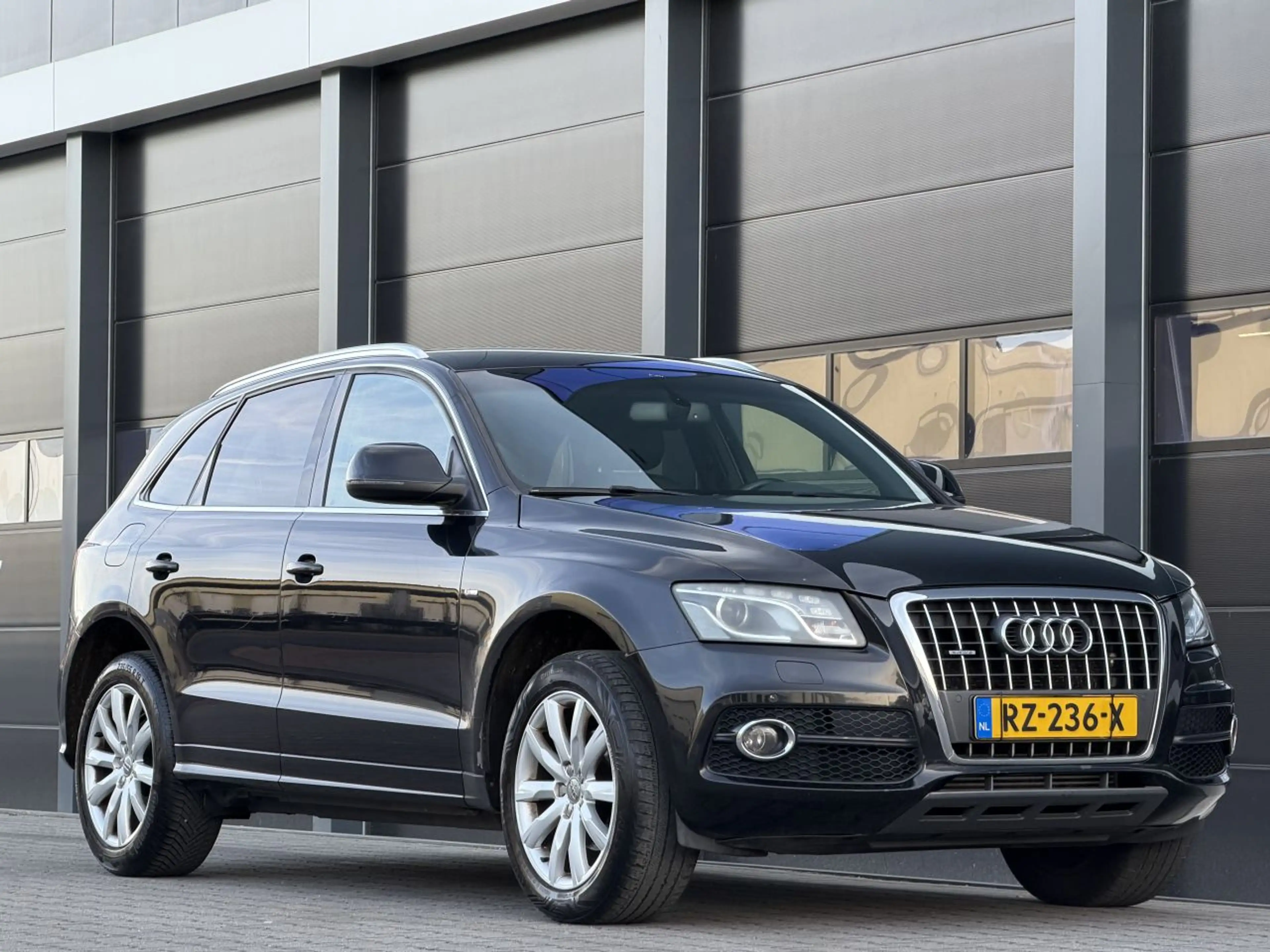 Audi Q5 2.0 TDI Quattro S-Line PDC — photo 2