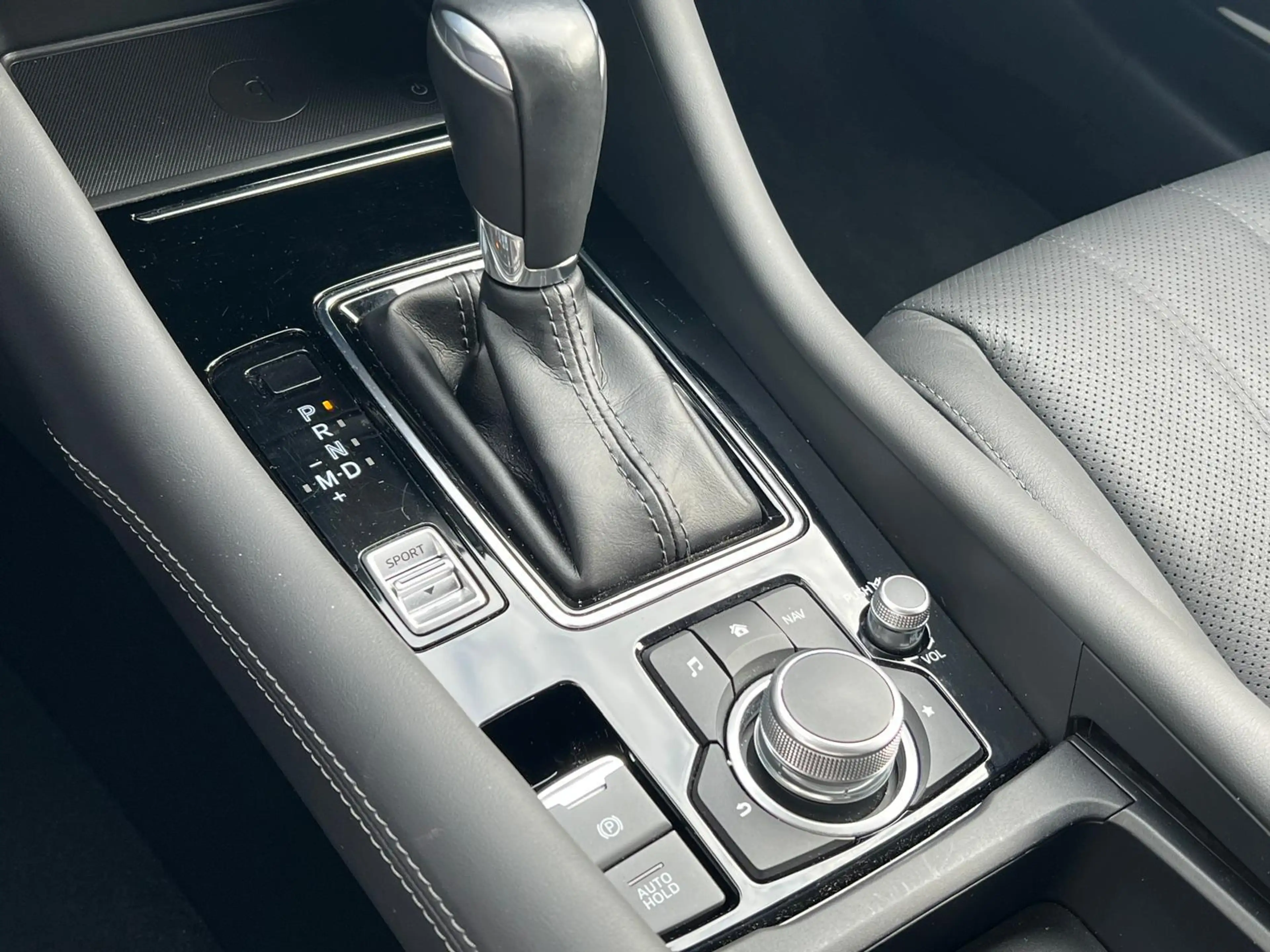 Mazda 6 Sportbreak 2.0 SkyActiv-G 165 Exclusive-Line + Com — photo 24