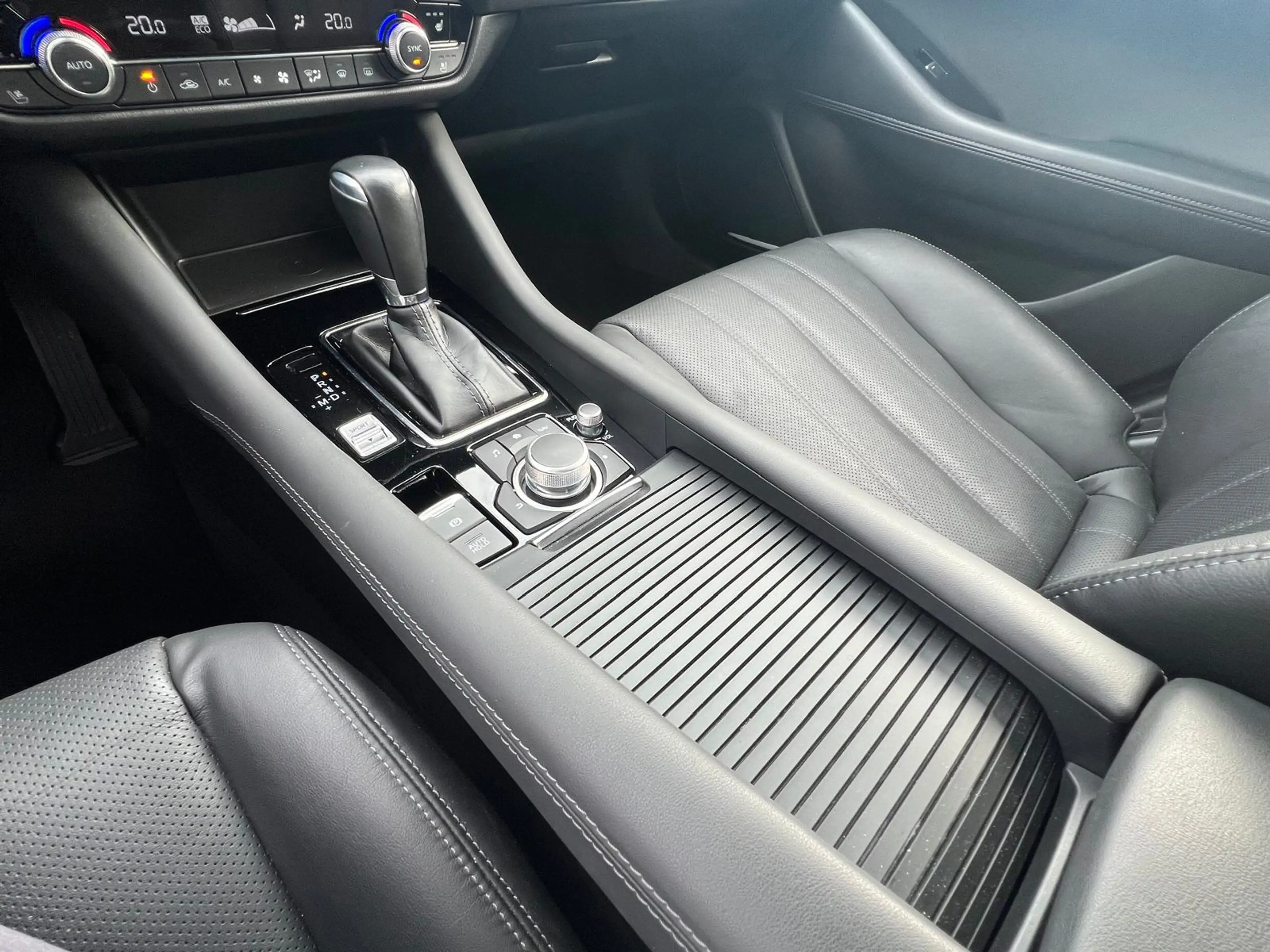 Mazda 6 Sportbreak 2.0 SkyActiv-G 165 Exclusive-Line + Com — photo 33