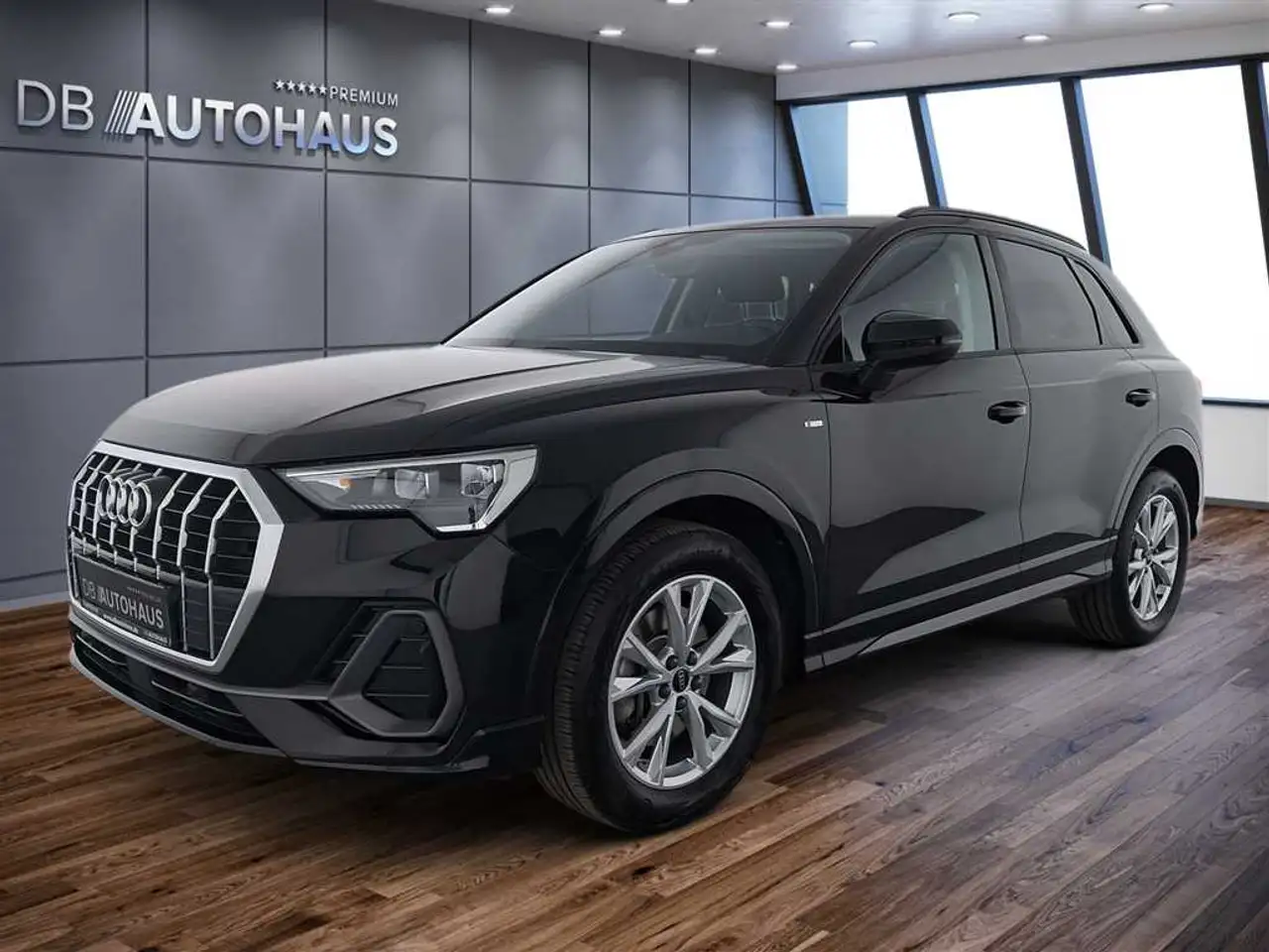 Audi Q3 S line 40 2.0 TFSI quattro S-tronic — photo 1 of 26