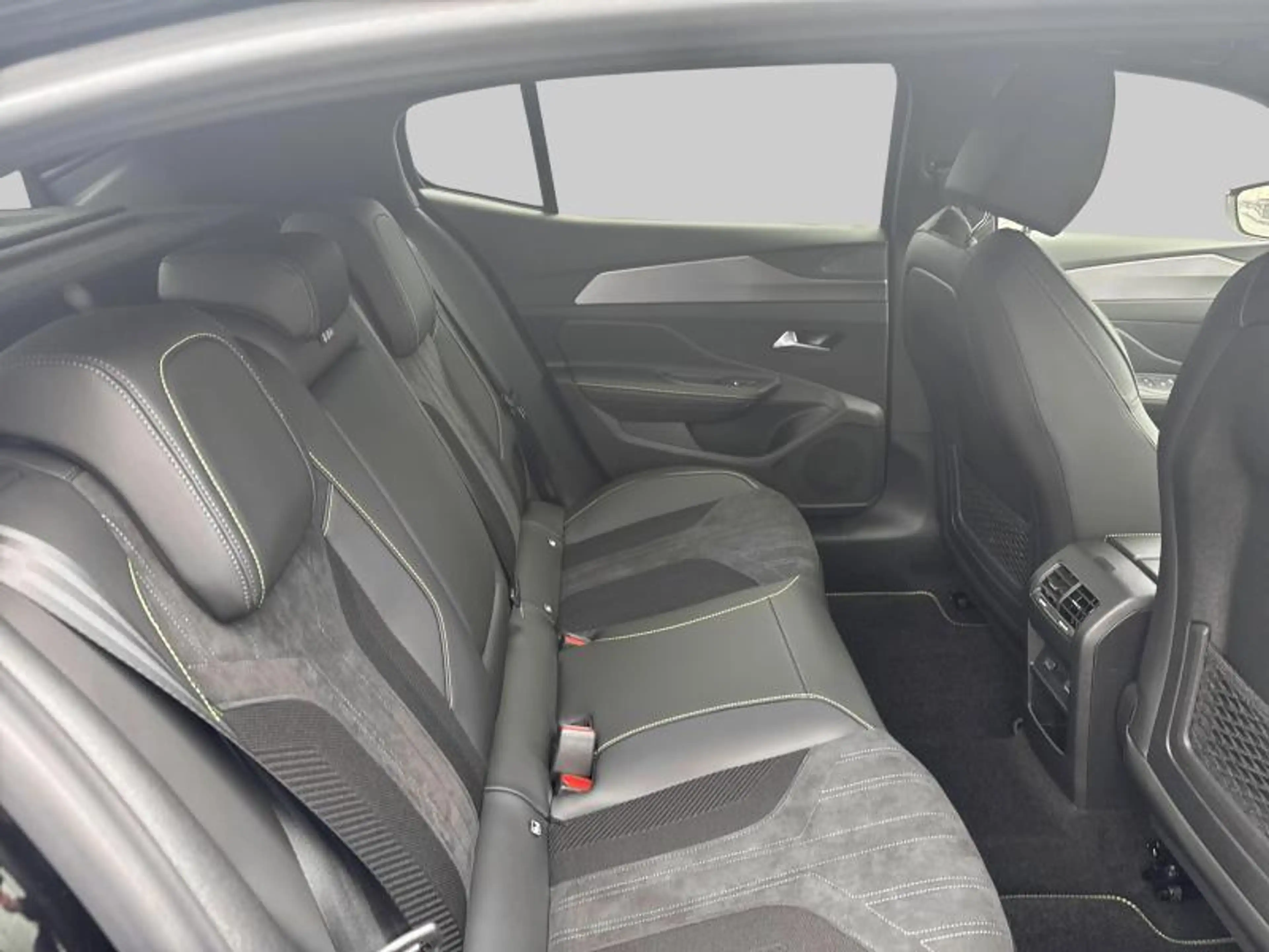 Peugeot 408 GT Hybrid 145 e-DCS6 — photo 10