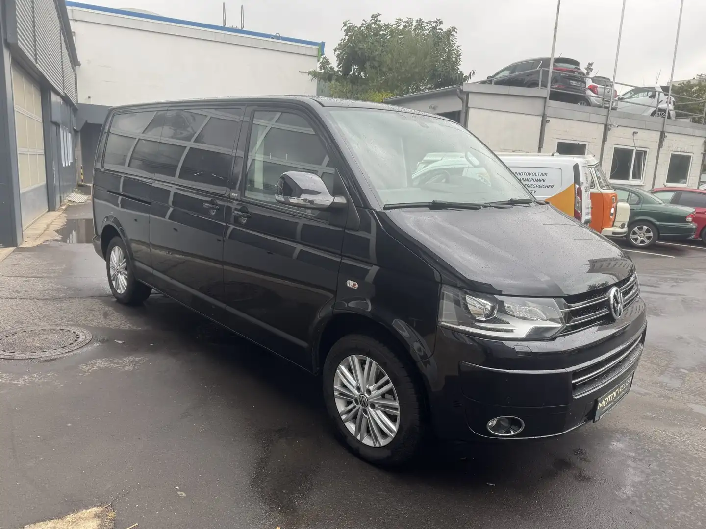 Volkswagen T5 2.0 TDI Multivan lang Cup 4Motion 2.0 BiTDI 4Motio Schwarz - 2
