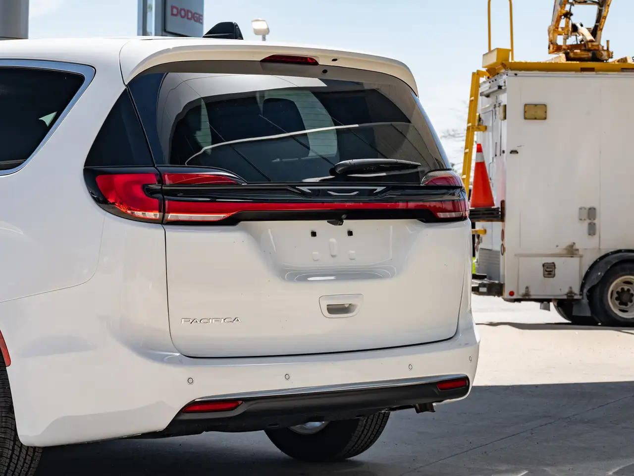 Chrysler Pacifica photo Chrysler Pacifica
