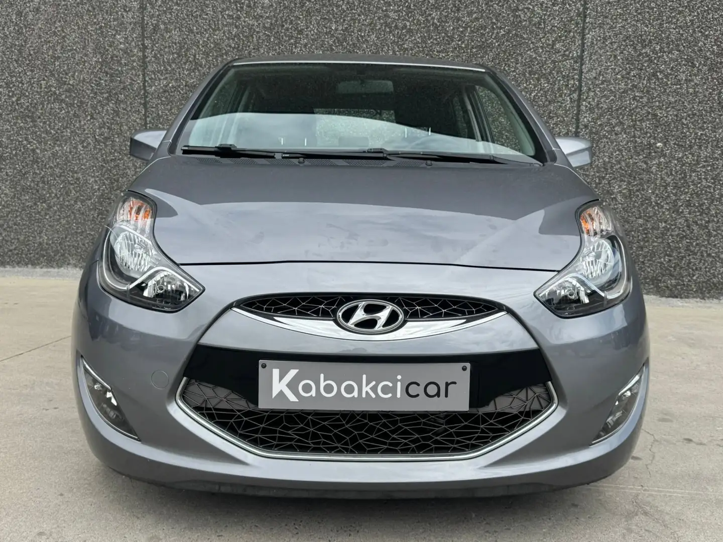 Hyundai iX20 iX20 1.4 CRDi Lounge//CLIM/USB//GARANTIE 12M Grijs - 2